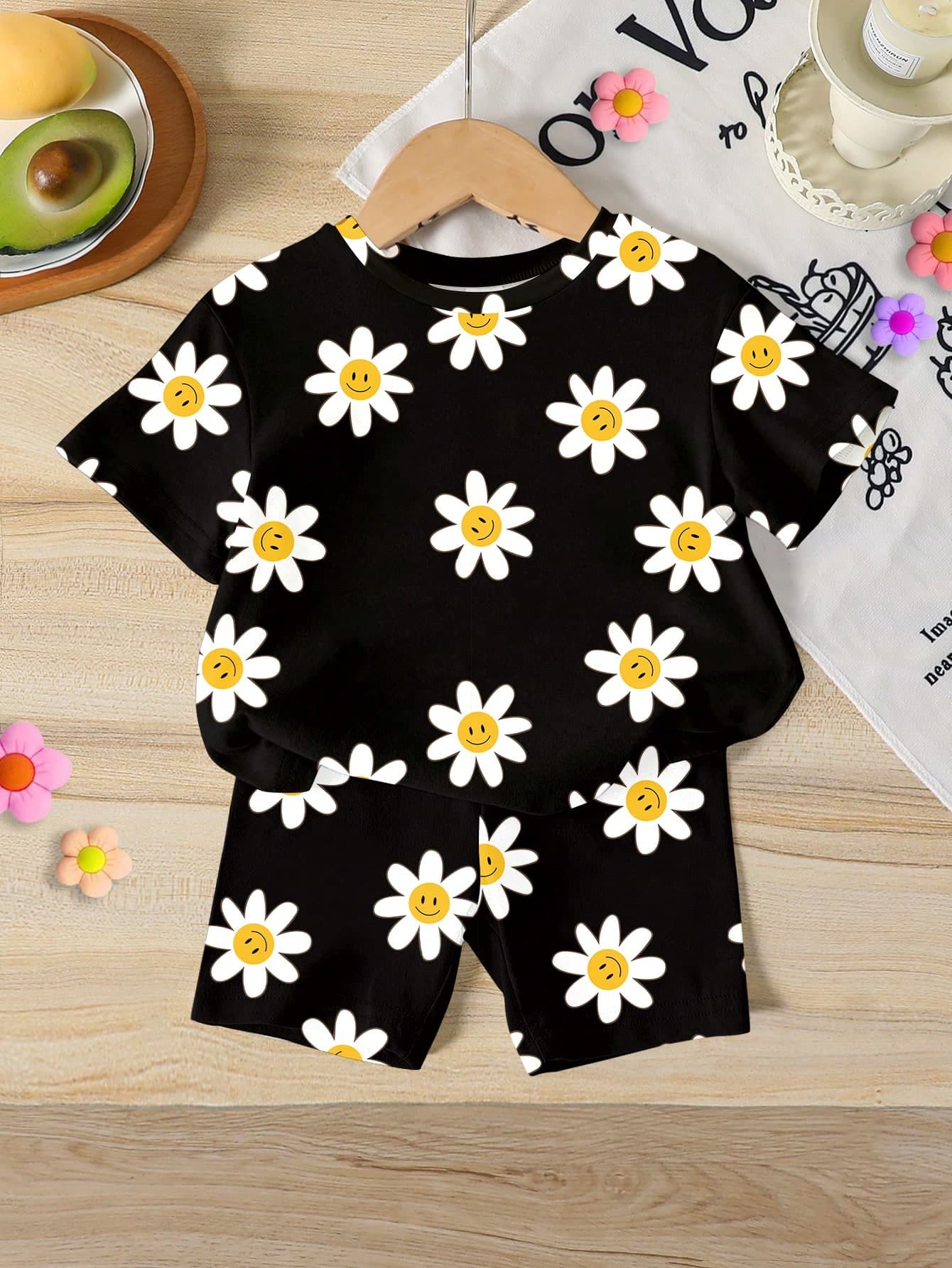 2pcs/Set Toddler Girls' Cute Casual Summer Outfits Daisy Print Round Neck Short Sleeve T-Shirt & Knit Bike Shorts Black Vacation Style Clothing