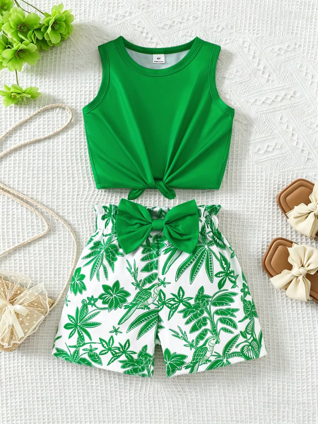 SHEIN 2pcs/Set Toddler Girls' Summer Tropical Outfit,Knit Knot Front Top & Leaf Print Matching Shorts With Bow,Family Vacation Holiday Beach Party Clothes