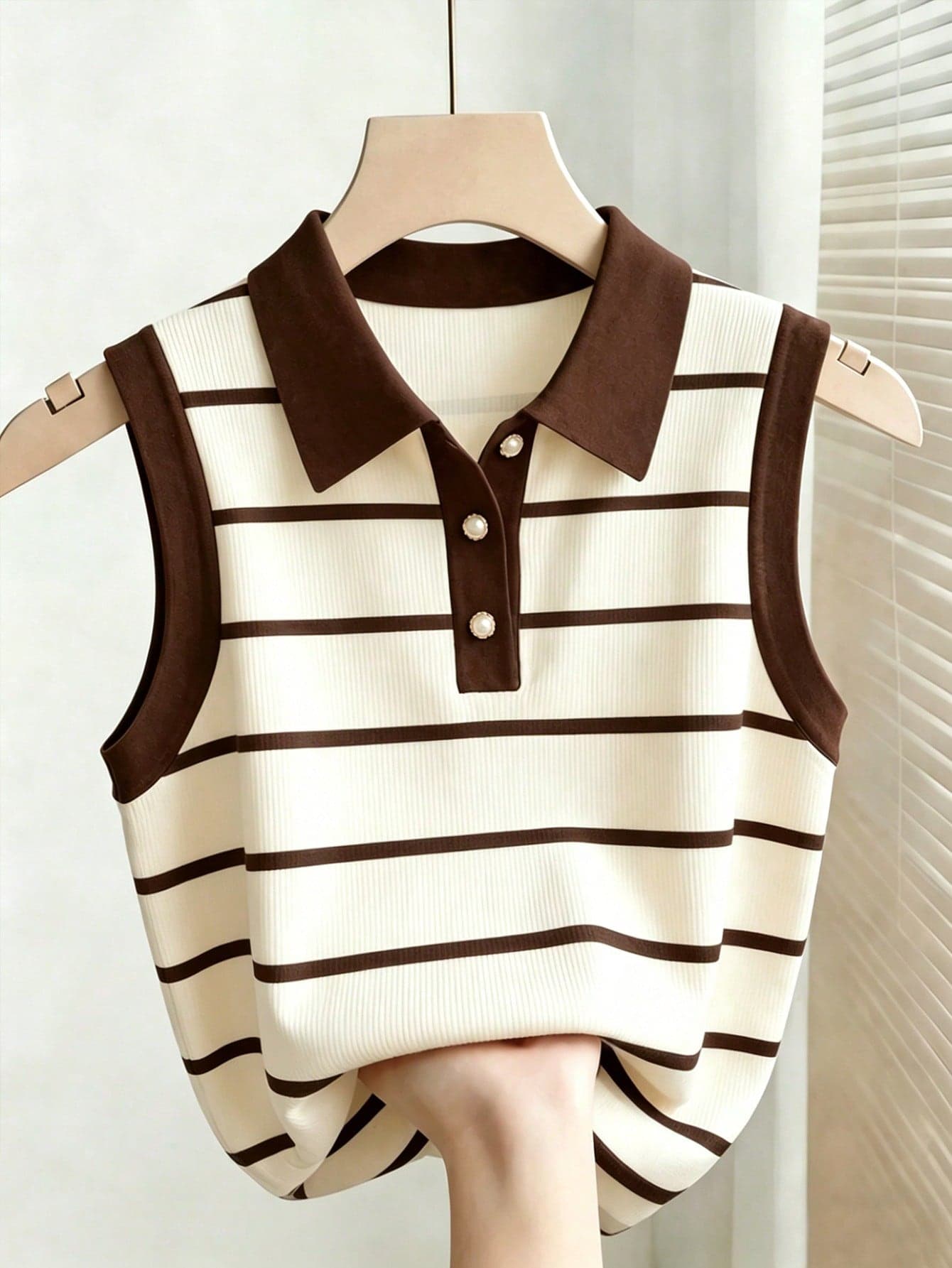 Franclia Women's Contrast Color Striped Minimalist Sleeveless Tank Top, Casual Everyday Wear