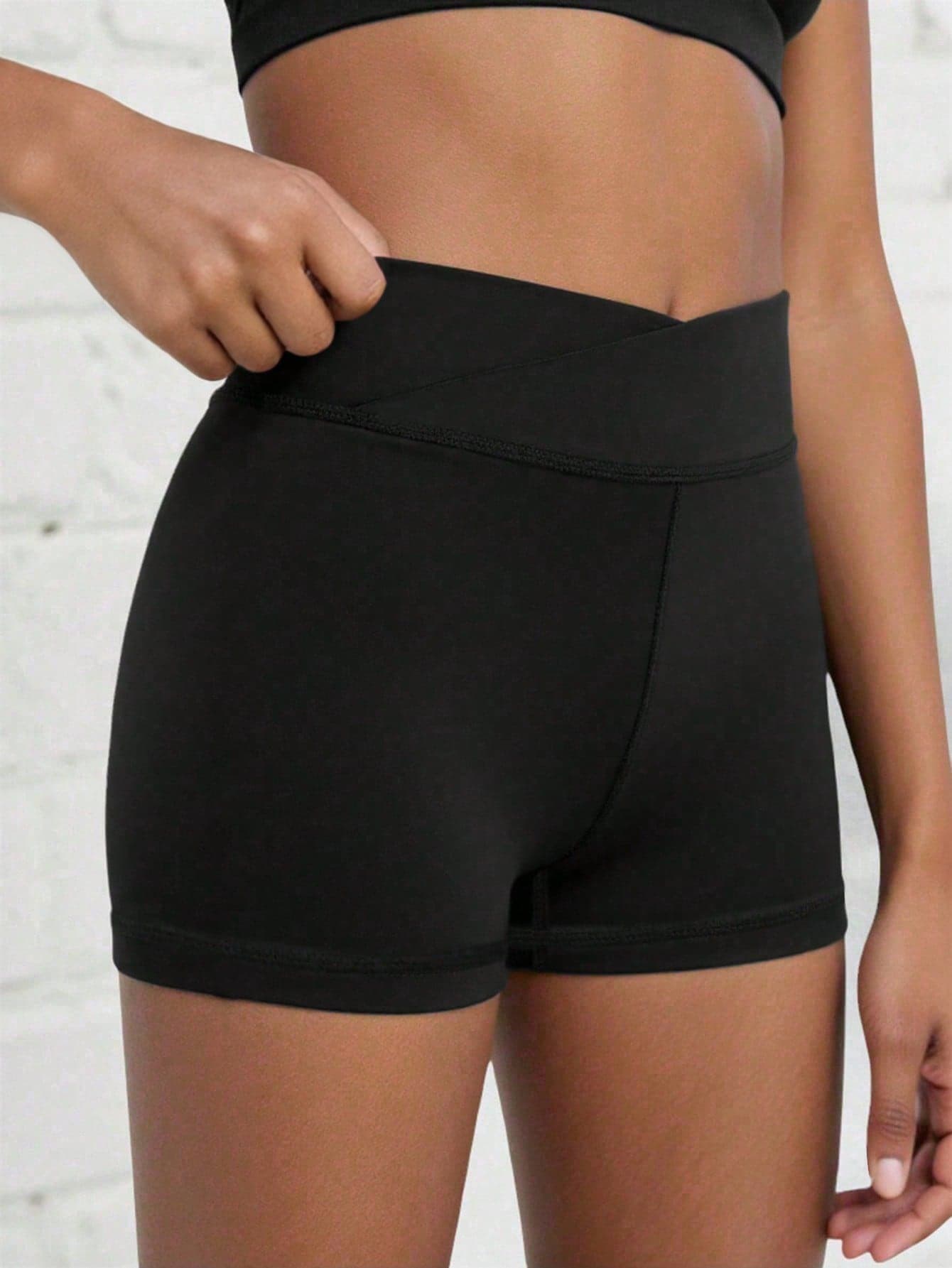 SHEIN Tween Girls Black Active Summer Casual Activewear Crossover Waist Shorts,4-Way Stretch High Stretch Fabric For Pilates,Cycling,Running,Training
