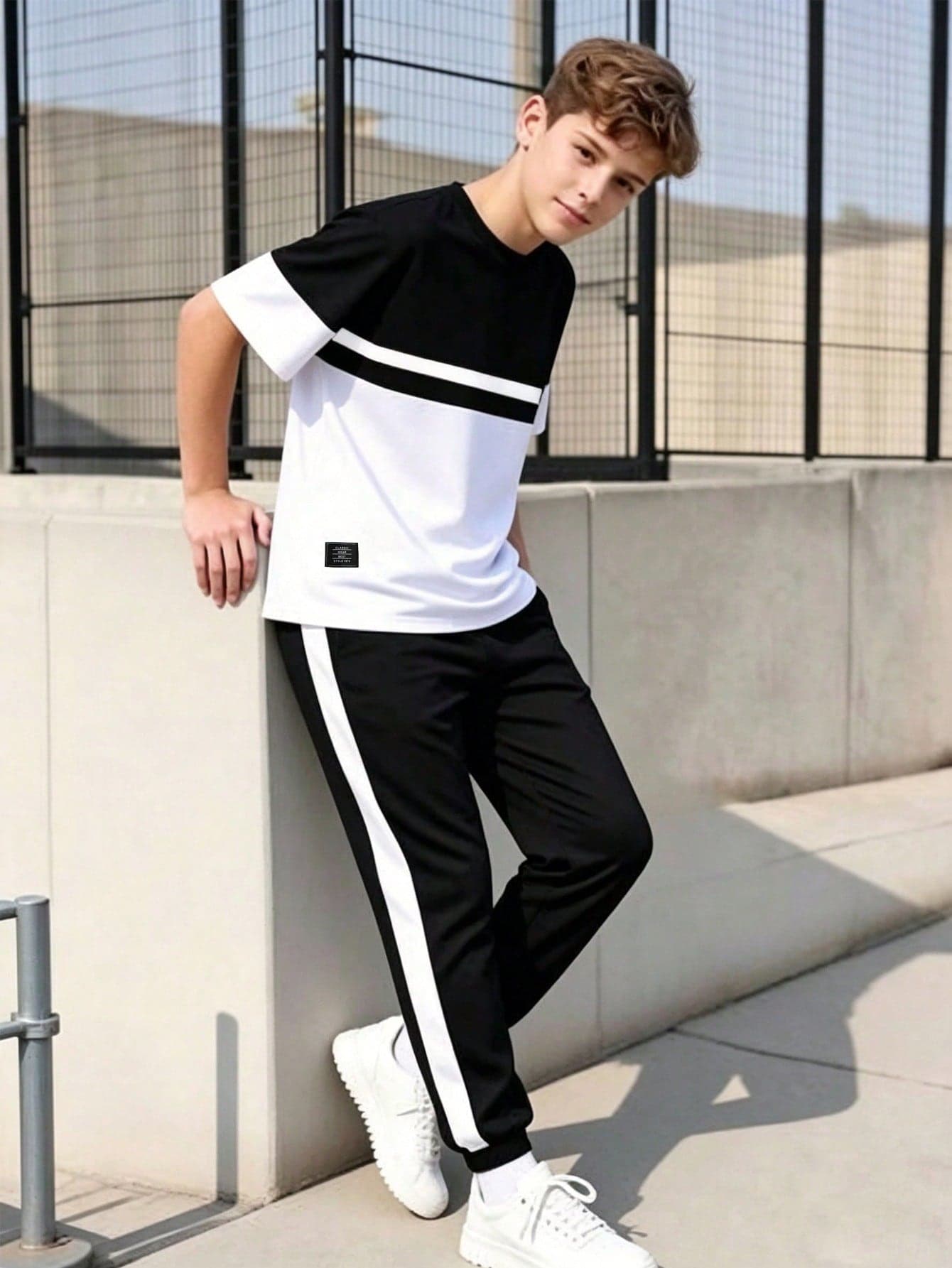 Vacaura 2pcs/Set Teenage Boys Casual Round Neck Contrast Color Block Print T-Shirt And Sports Pants Set,Summer Streetwear Beach Comfortable Slim Fit Outfit