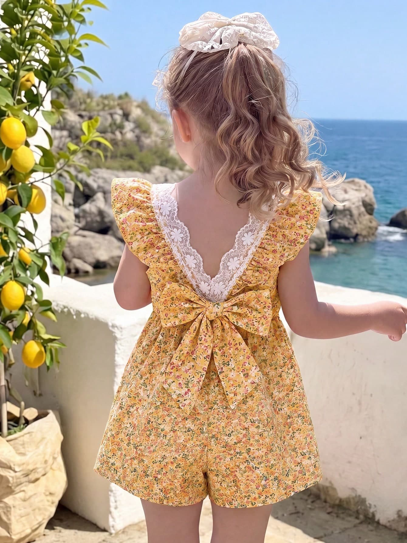 SHEIN Vintaside Kids 2025 Summer New Girls Ditsy Floral Ruffle Sleeve V-Neck Cinched Waist Back Cutout A-Line Dress, Countryside Style Fashion For Young Girls