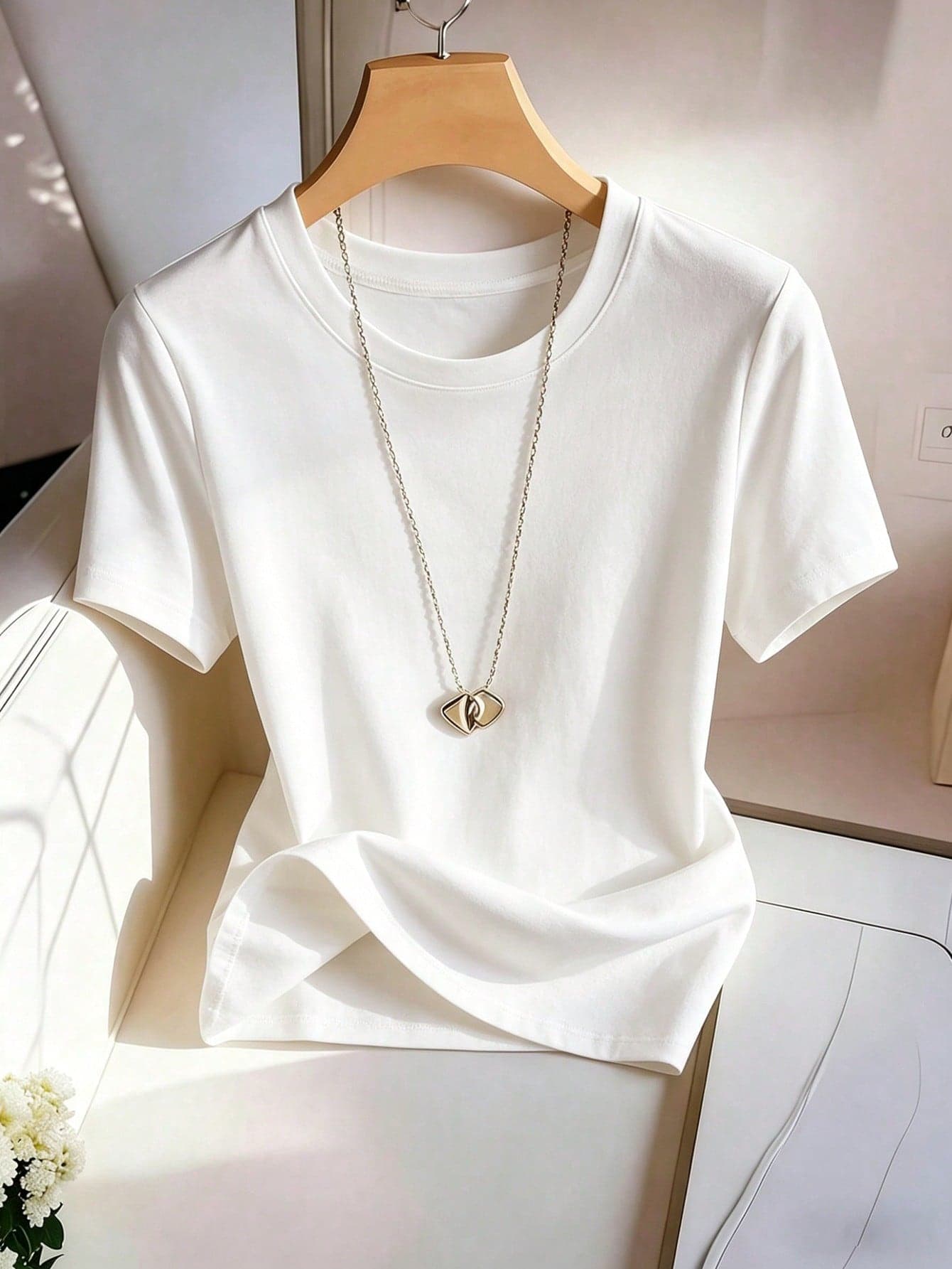 Resyla Women's Solid Color Minimalist Basic Round Neck Short Sleeve T-Shirt, Everyday Wear