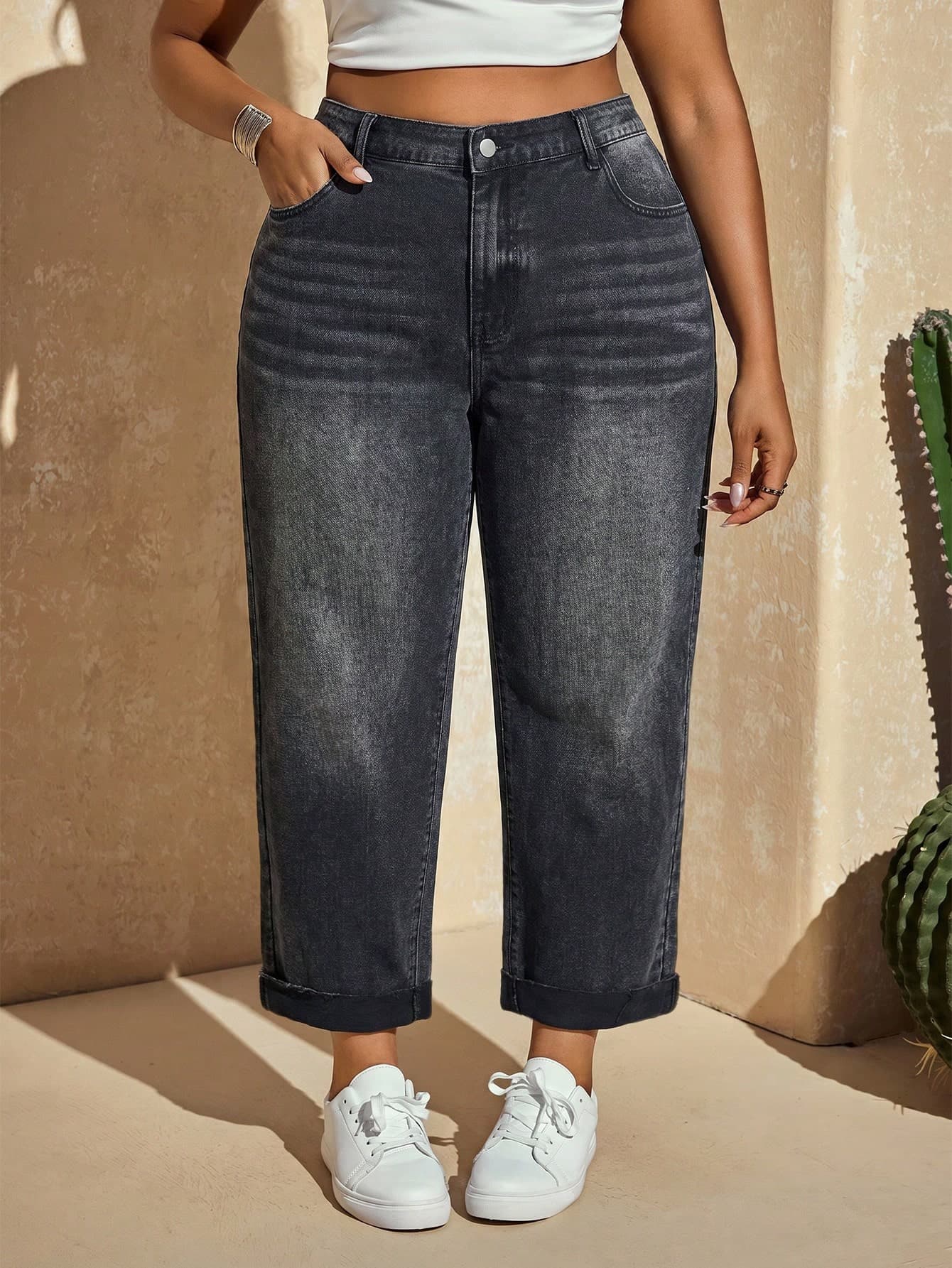 Slaydiva Plus Size Women High Waist Pocketed Tapered Casual Jeans