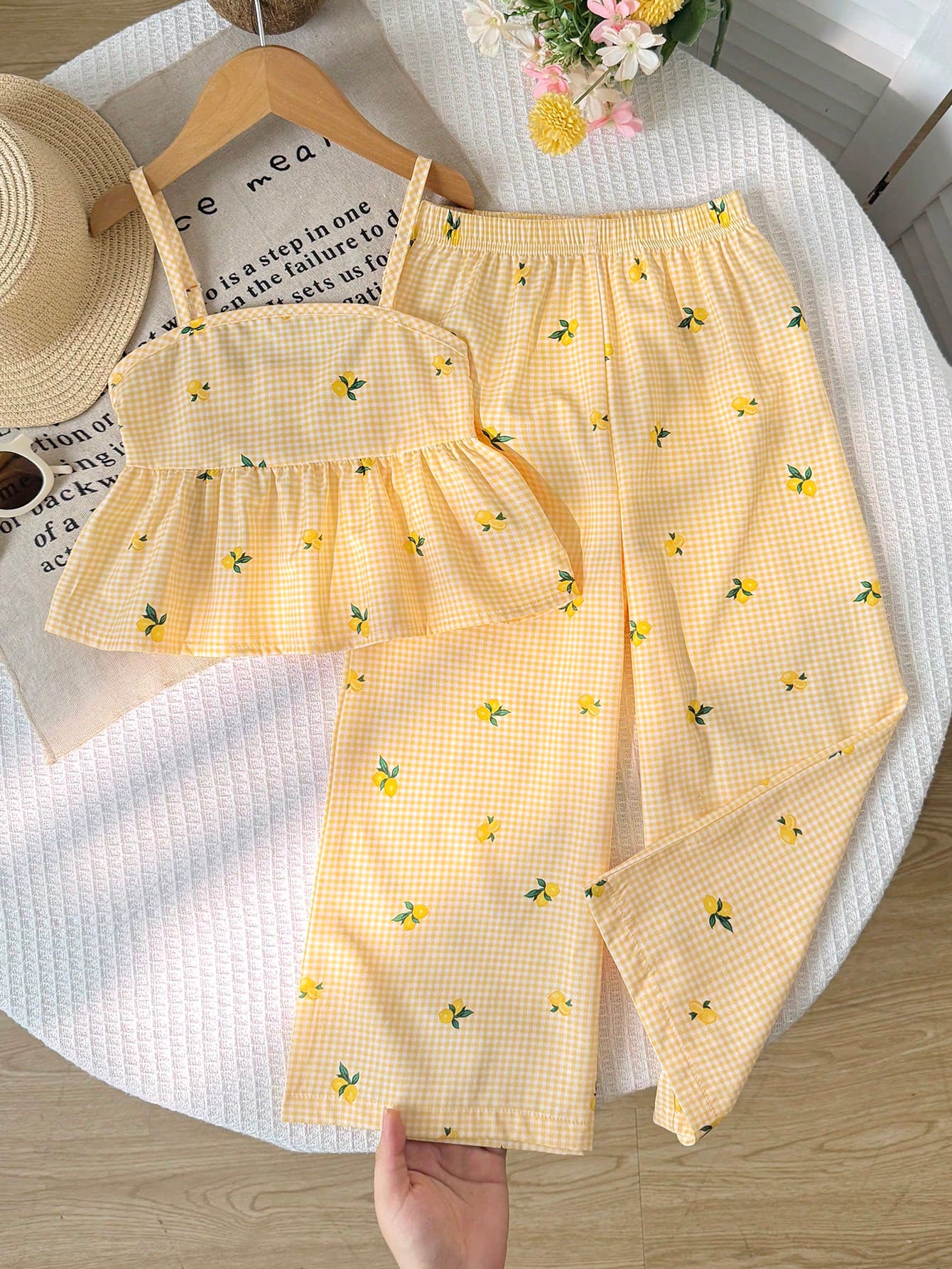 SHEIN Young Girl Yellow Plaid Lemon Print Camisole Top And Pants Set, Refreshing And Comfortable Summer Outfit