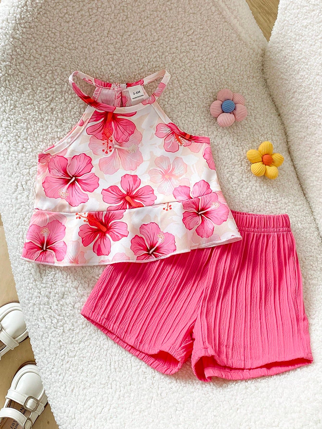 SHEIN Playful Pals 2pcs Baby Girl Toddler/Newborn 0-3Y Spring/Summer Dopamine Vibrant Color Vacation Sleeveless Top + Shorts Set, Infant Spring/Summer Outfit
