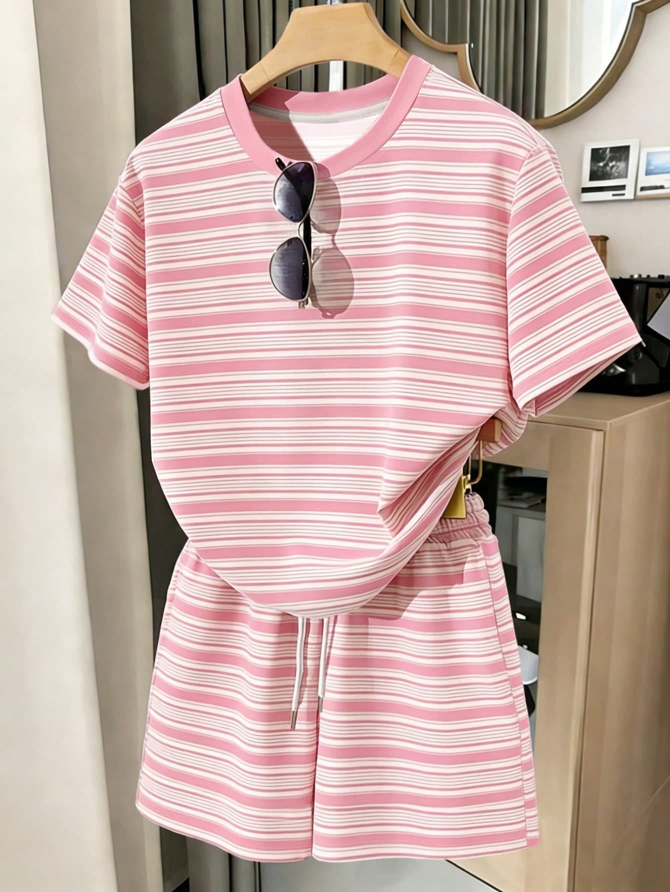 Resyla Ladies' Pink And White Striped Floral Round-Neck Loose T-Shirt And Shorts Set,Summer Casual Occasion Versatile Style,Gift For Mom Sisters Siblings