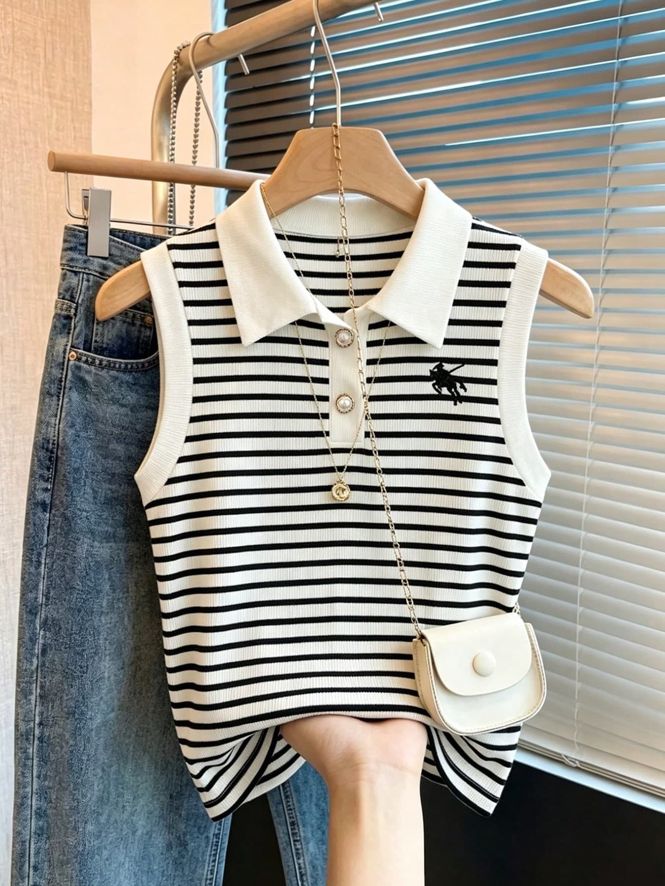 Franclia Women's Black And White Striped Summer Polo Vest, Collar Pearl Button Pony Embroidery Slim Knit Tank Daily School Everyday Commuter Look Golf Basic