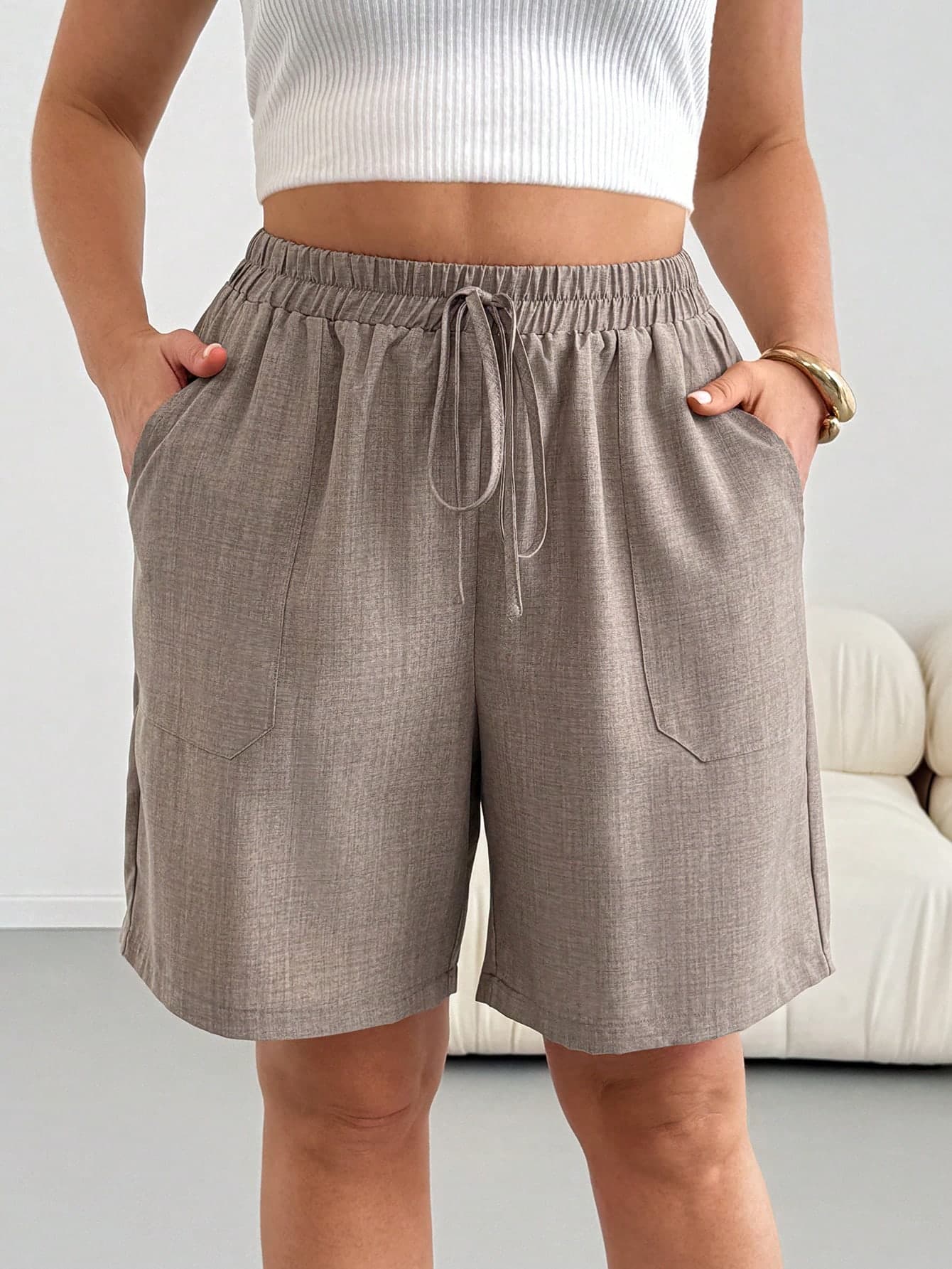 SHEIN Essnce Plus-Size Women's White Sommar Casual Casual Formal Everyday Elastic Waist Large Pocket Shorts,Loose Comfortable Versatile Five-Point Pants,Vacation