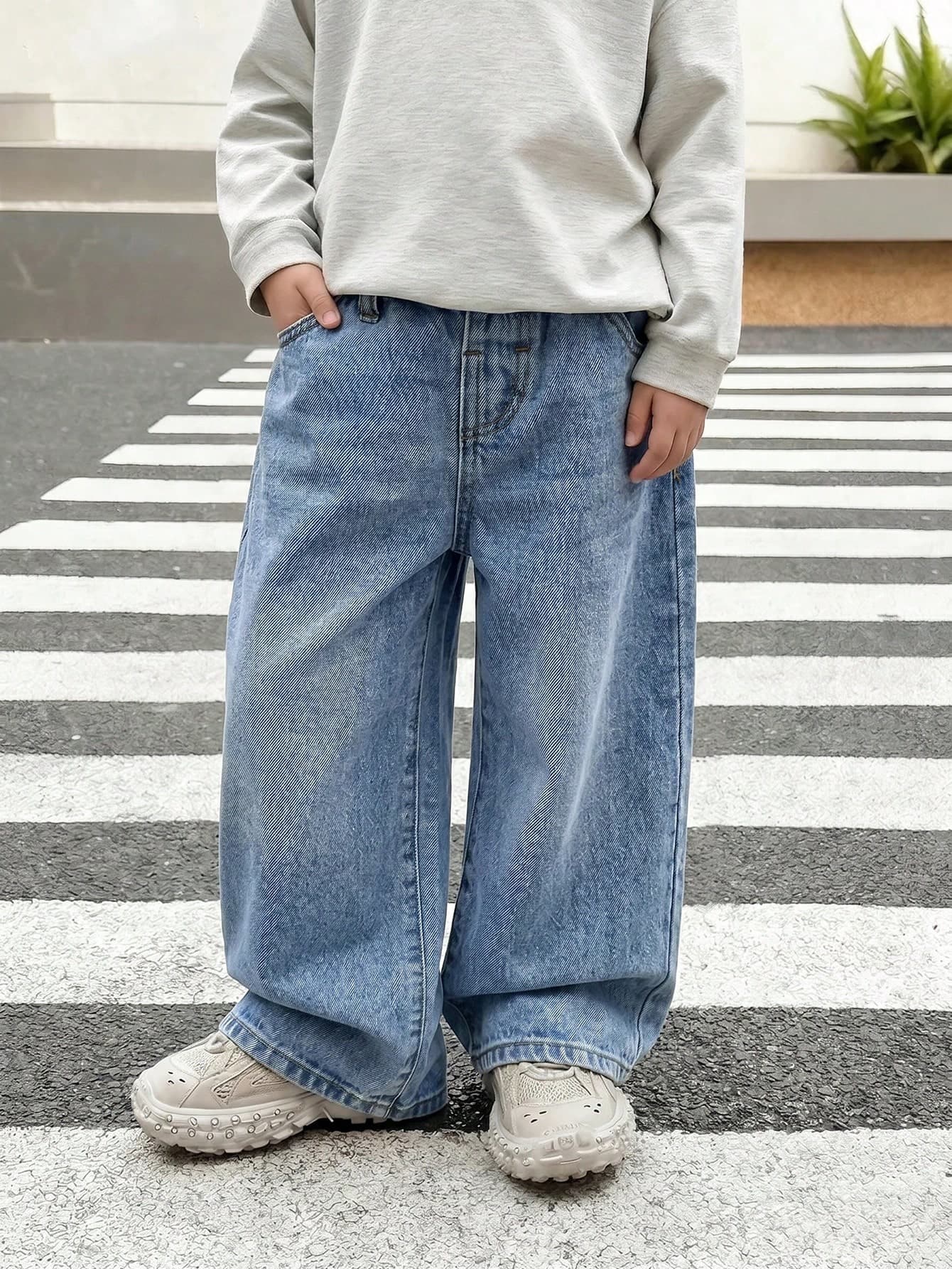 SHEIN Young BoyLoose Fit Black Denim Pants