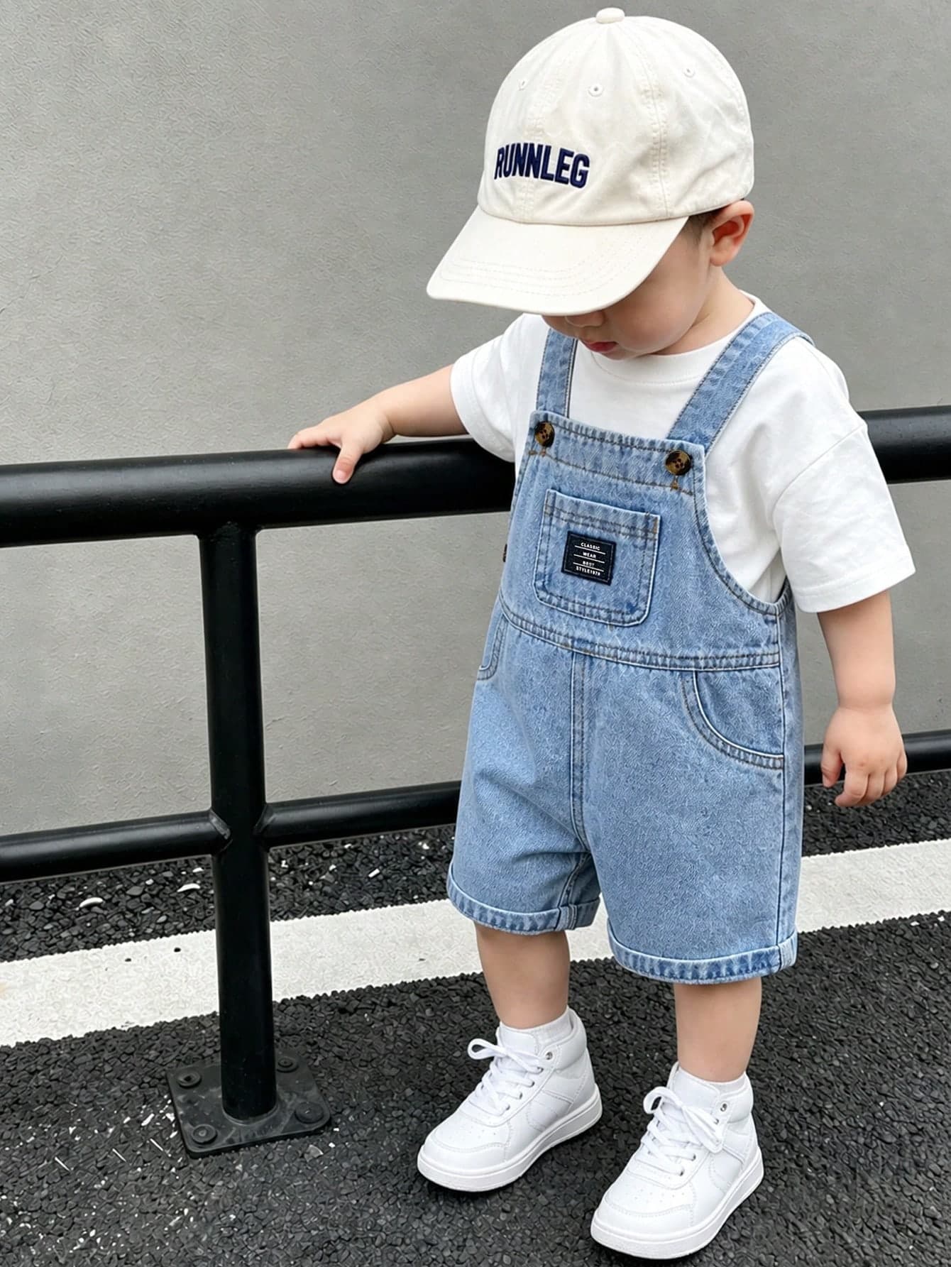 SHEIN Playful Pals 2pcs/Set Toddler Boys' Light Blue Denim Patch Crew Neck Short Sleeve T-Shirt And Bib Shorts Set Loose Fit Casual Retro Style Summer Vacation Outfit
