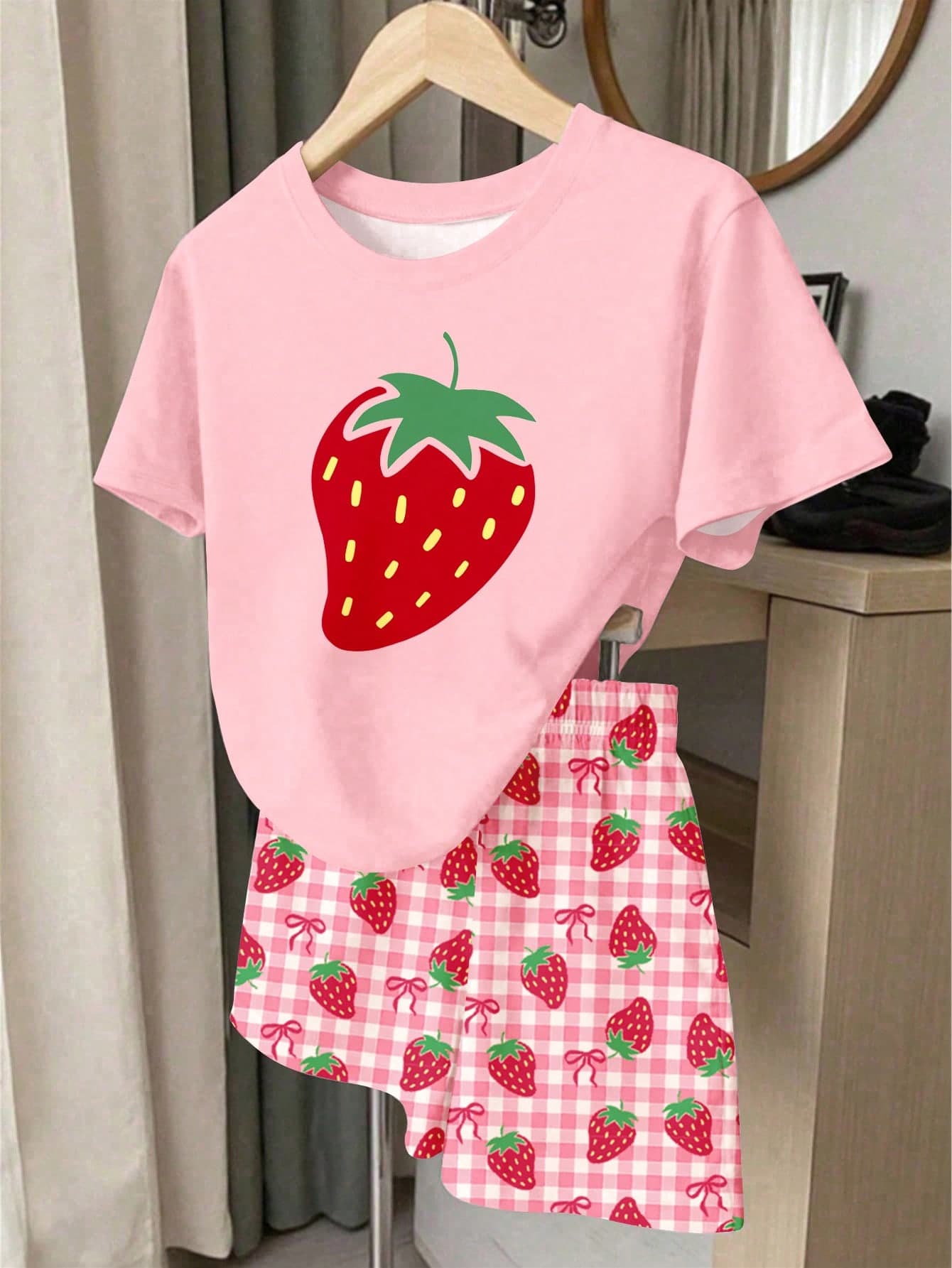 Tween Girl Pink And White Plaid Pattern Mini Strawberry Graphic Round Neck T-Shirt & Shorts 2 Pieces Set,Cute Summer Vacation Casual Wear