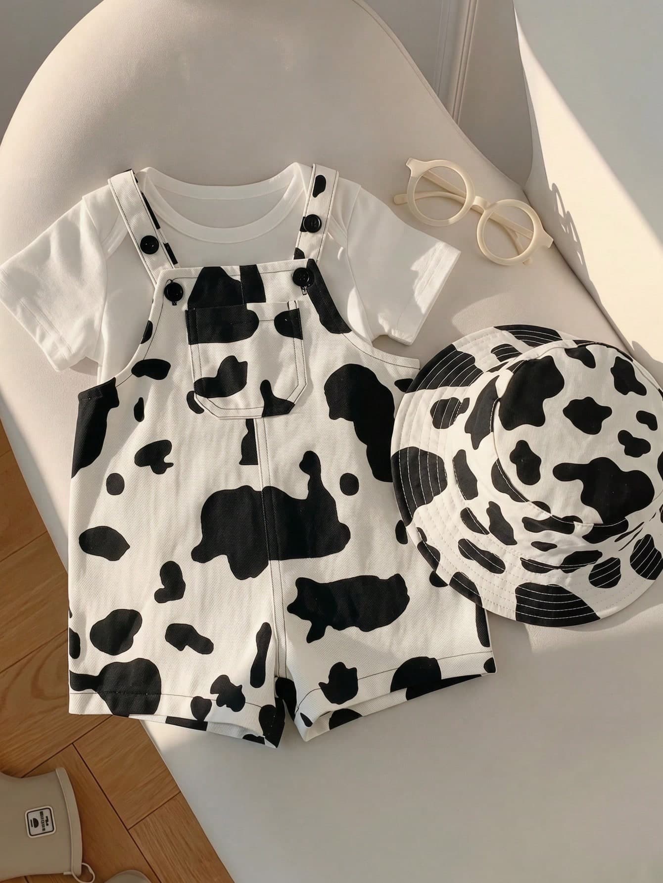 SHEIN Unisex Baby Casual Cow Print Denim Bib Shorts, Animal Print Adorable Bib Pants, Cute Romper, Infant Bib Pants For Summer