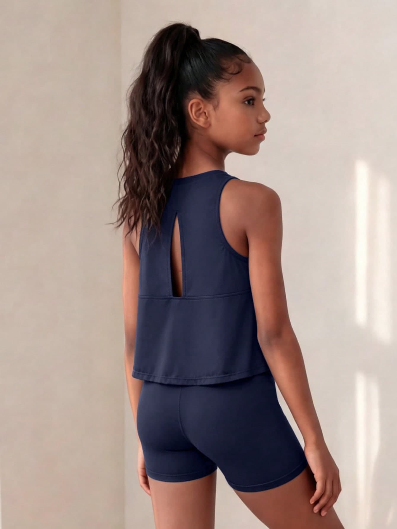 SHEIN Tween Girls' Navy Blue Active Top & Shorts Set – Back Cutout Design, Cool-Feel Quick-Dry Fabric, Skin-Friendly & Comfortable For Cycling, Jogging, Tennis Practice & Versatile Training Activities