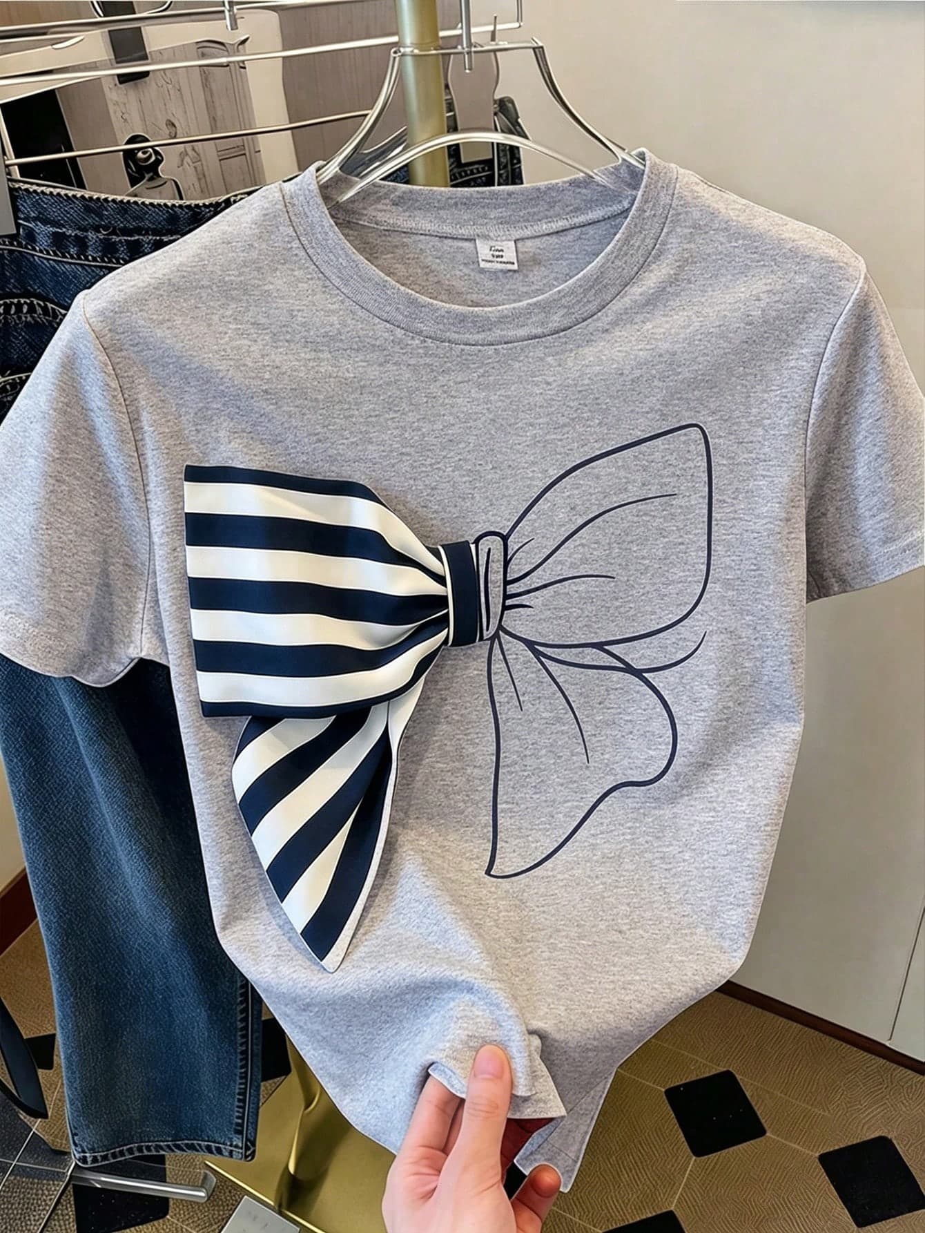 SHEIN 1pc Teen Girls Summer Casual Fashion Versatile Daily Pearl Decor Bow Pattern White Short Sleeve Round Neck T-Shirt