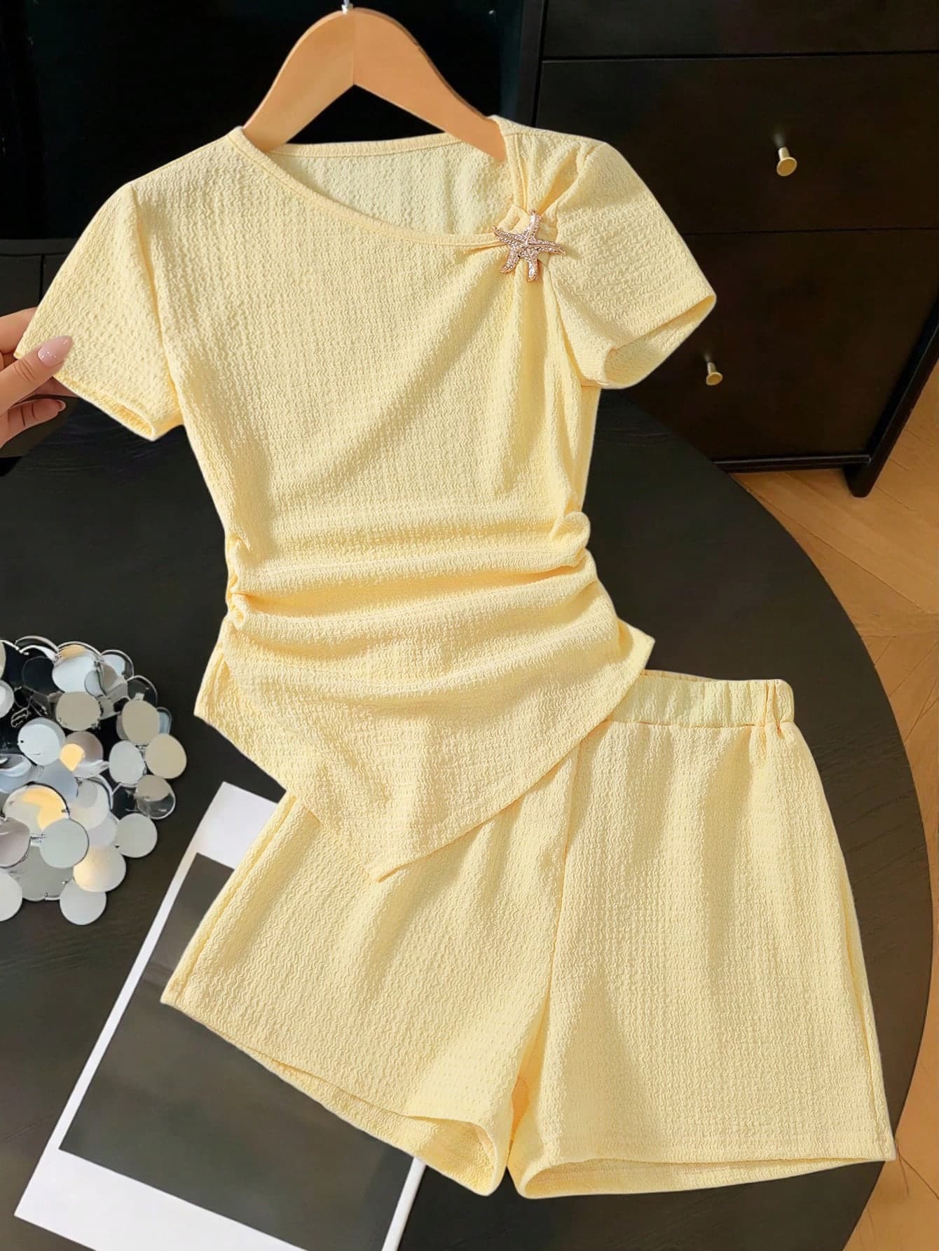 SHEIN Teen Girl Cute Designer White Asymmetrical Short-Sleeve T-Shirt Set,Slanted Neck,Ruffled Waist Metal Buckle,Summer Outfit For Party,School Daily