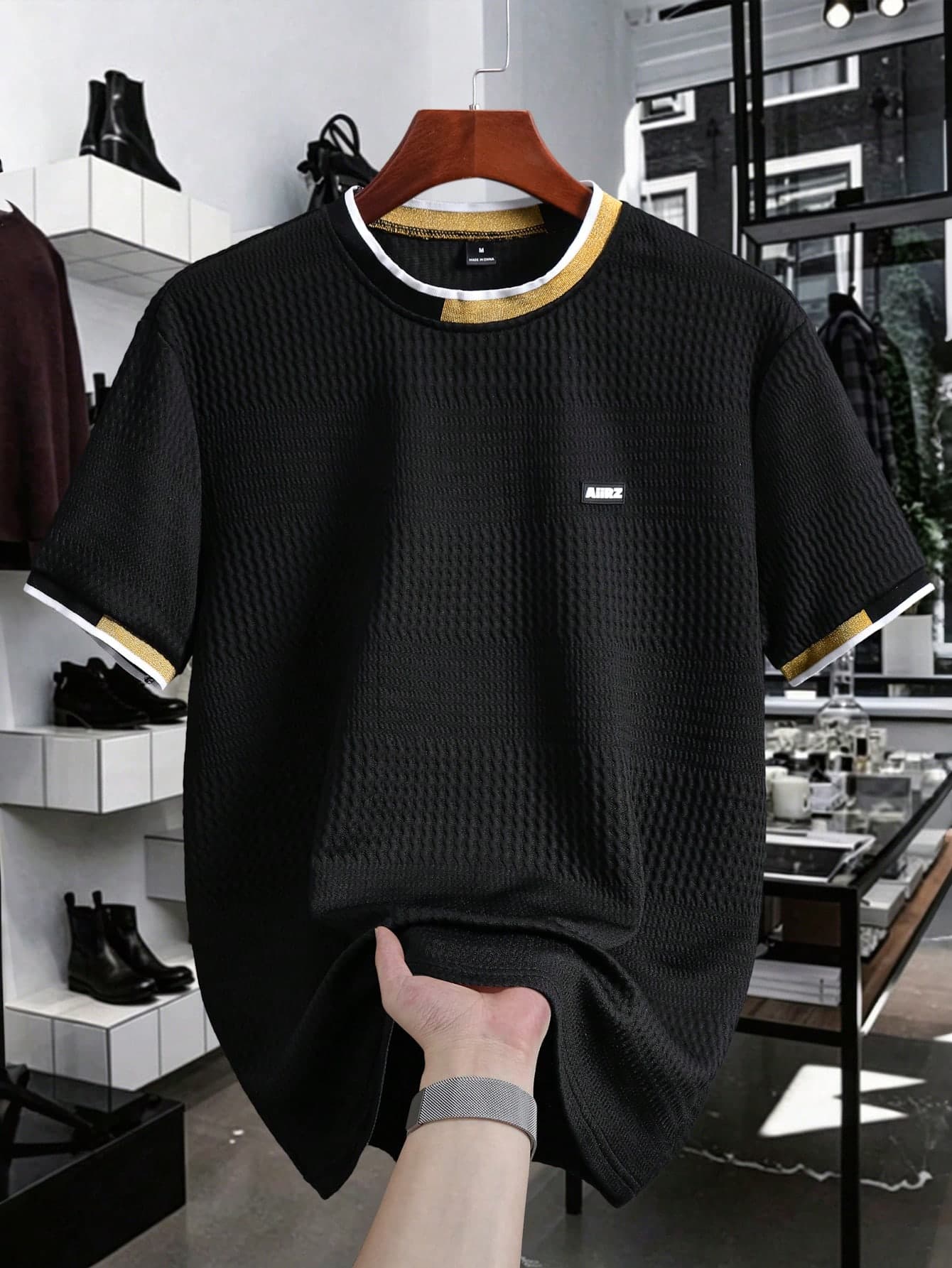Manfinity Homme Men's Knitted Jacquard Solid Color Textured Gold Trim Ribbed T-Shirt, Holiday