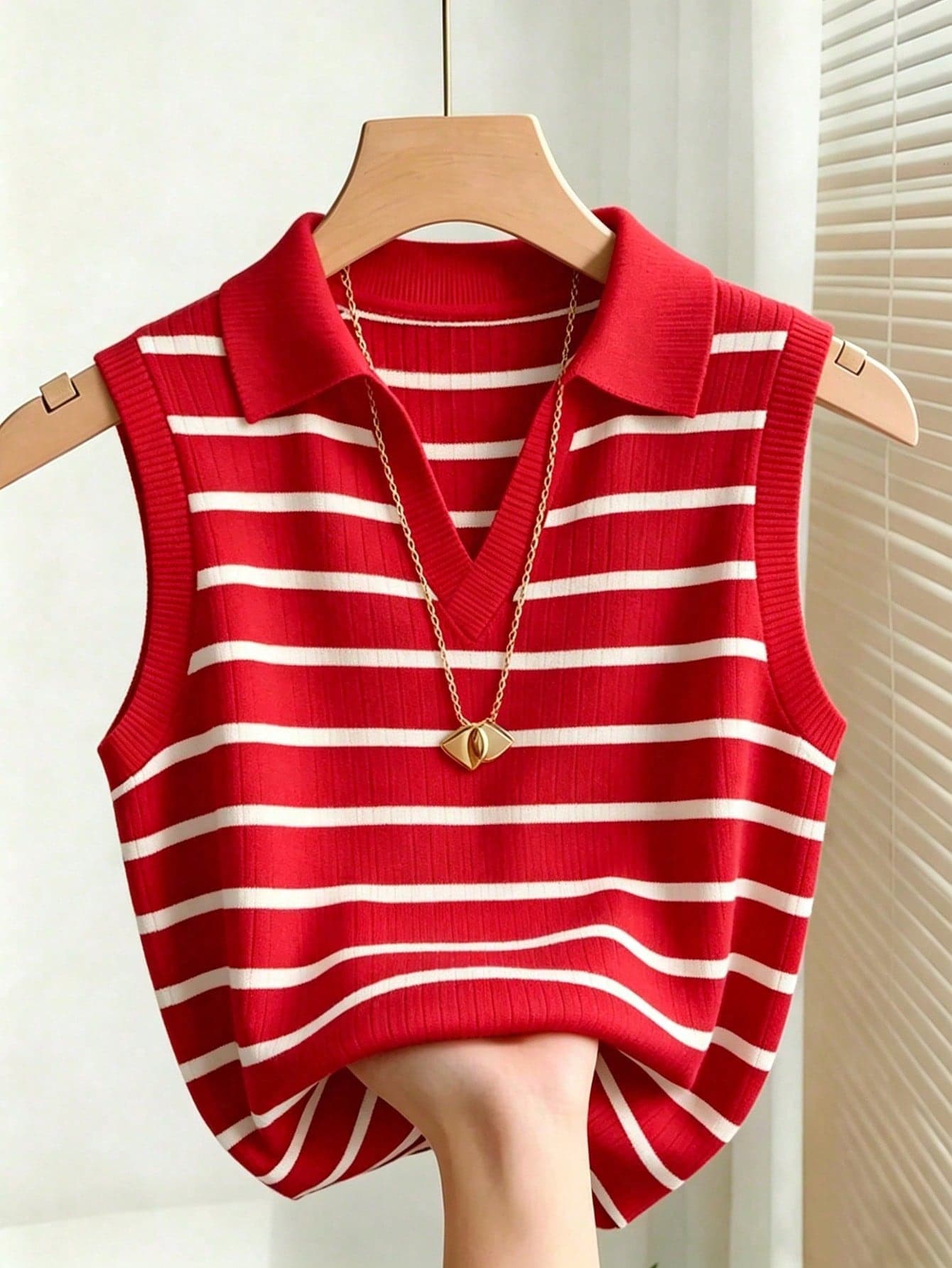 Franclia Women's Casual Elegant Knitted Collared Striped Vest