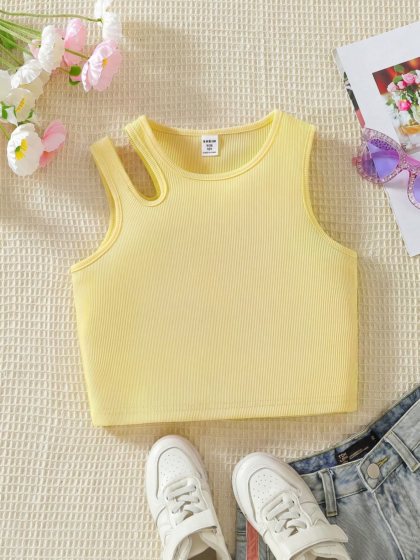 SHEIN Sparklyn Tween Girl Solid Color Round Neck Cutout Design Casual Tank Top