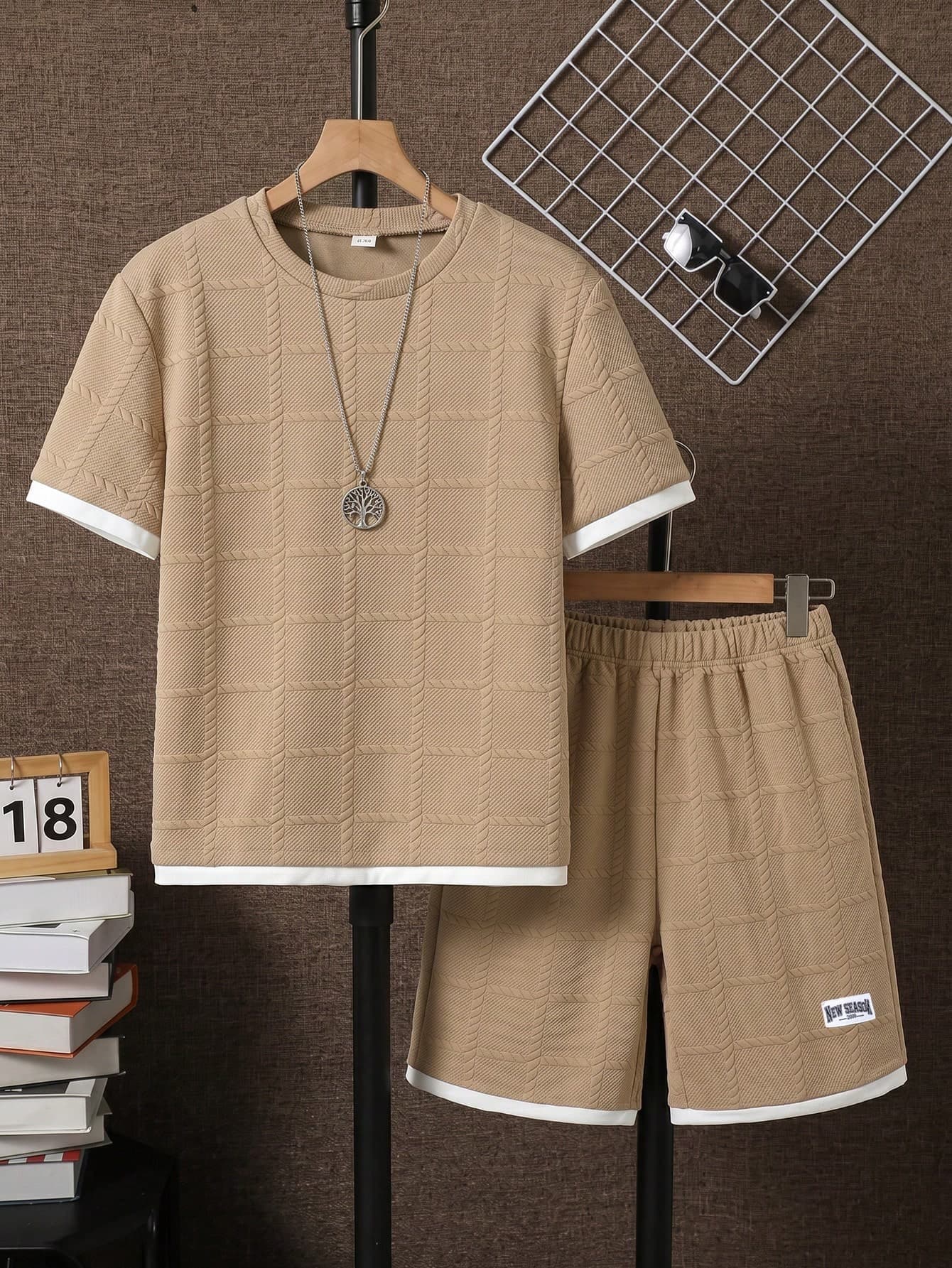 2pcs/Set Teen Boys Loose Casual Design Textured Jacquard Fabric Colorblock White Short Sleeve Top & Loose Casual Same Color Fabric Colorblock Shorts Set, Suitable For Daily Commute, Casual, Vacation, Sports, Street Style, Skateboarding, Basketball