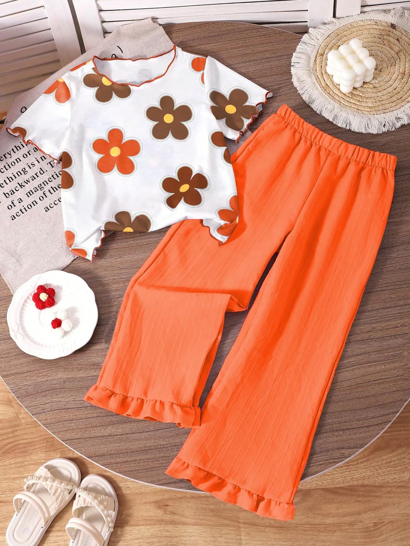 SHEIN Genkimix Kids Young Girl Floral Print Ruffle Trim Short Sleeve T-Shirt And Solid Color Textured Ruffle Hem Long Pants Set