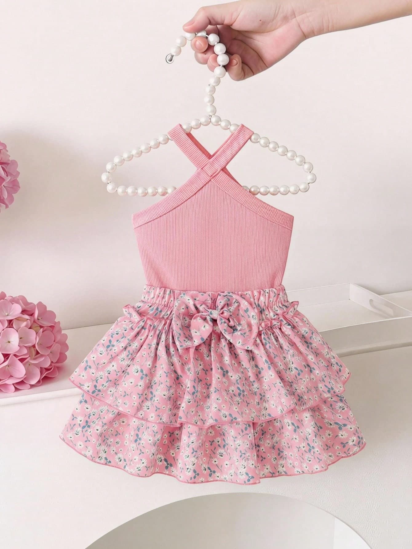 SHEIN Girls' Pink Floral Halter Neck Outfit, Sweet Sleeveless Top + Double-Layer Cake Skirt, Fresh And Energetic Holiday Style 2 Pieces Set