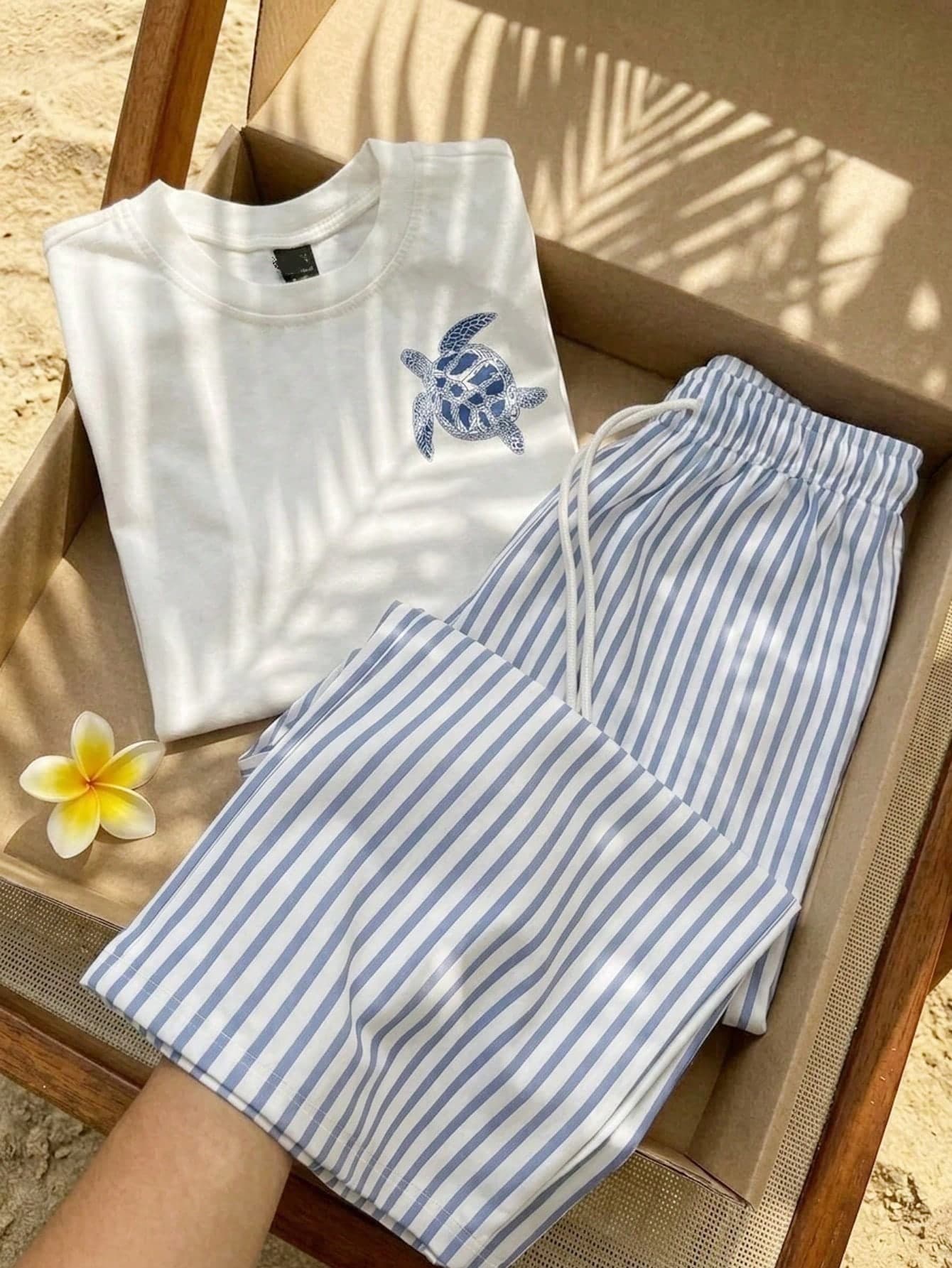 Tseoso 2pcs Women's Casual Pants Set,Sea Turtle Print T-Shirt & Blue And White Stripe Trousers,Summer Coastal Holiday Vacation Outfits,Y2K Soft Girl Style