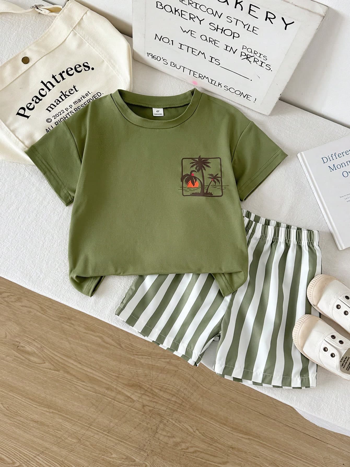 Playful Pals 2pcs/Set Toddler Boys Casual Fashion Comfortable Graphic Print Crew Neck Drop Shoulder Top And Striped Print Shorts, Suitable For Spring/Summer, Outdoor Play, Daily Versatile, Graphic Print, Island Style, Beach Weekend, Summer Outfit, Elegant Attire, Suitable For Outings, Vacations, Travel, Photos