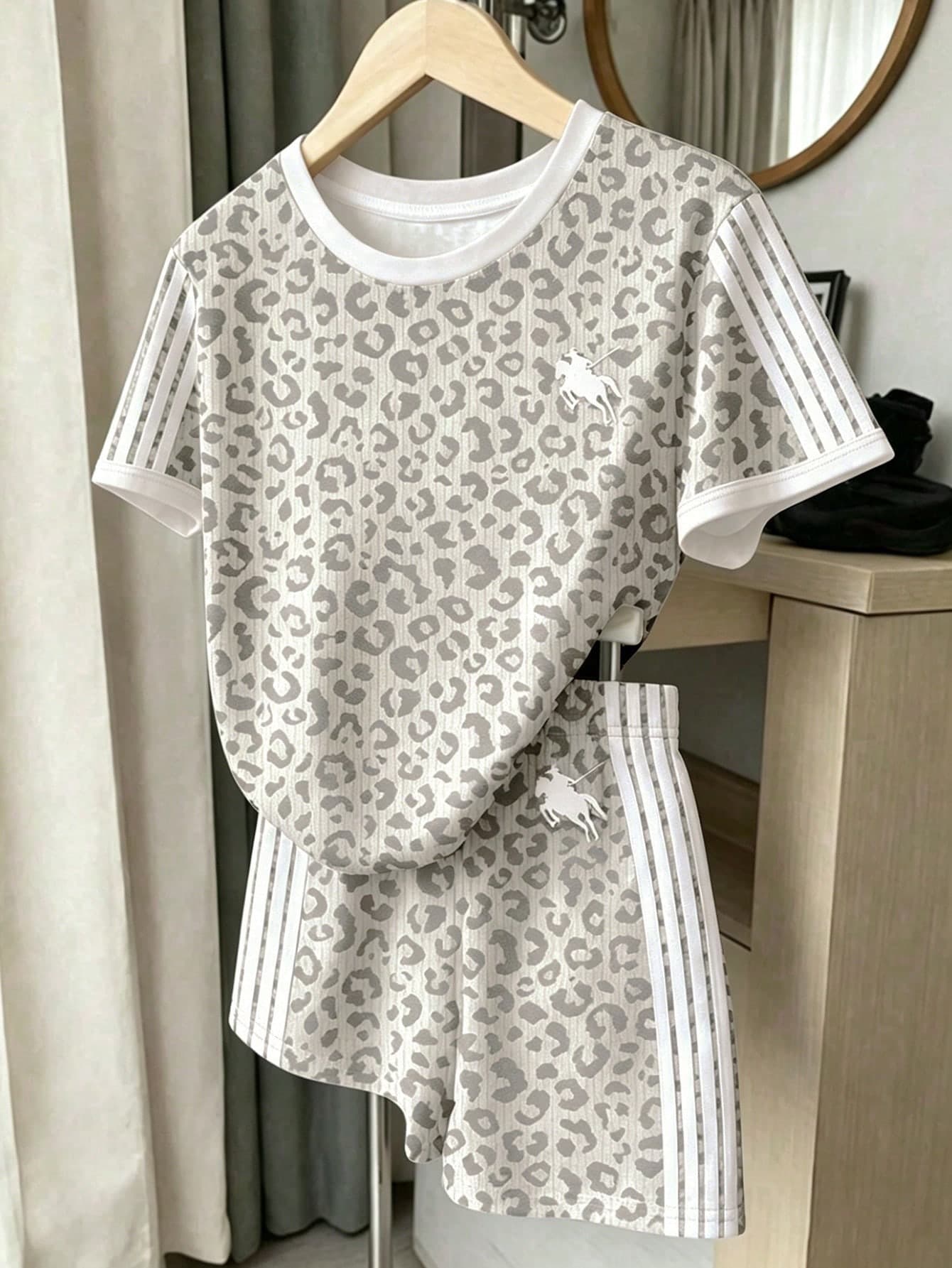 Vintage Fashion Leopard Print Grey & White Striped, Teen Girl Casual Comfortable Crew Neck Short Sleeve T-Shirt Casual Shorts Set 2pcs Suitable For Spring/Summer Daily, Holiday, Festival, Outing, Campus, Sports, Homecoming