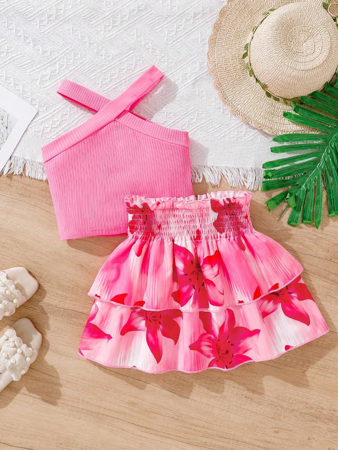 Girls' Vacation Casual Halter Neck Sleeveless Fitted Solid Color Ribbed Fabric Tank Top And Elastic Waist Tropical Large Floral Ruffle Tiered Skirt Set, Suitable For Summer Vacation And Casual Outings