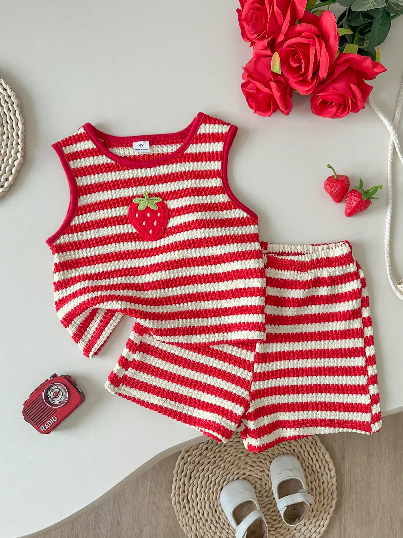 SHEIN Genkimix Kids Girls Casual Vacation Pastoral Style Knitted 3D Floral Striped Tank Top And Striped Shorts Set