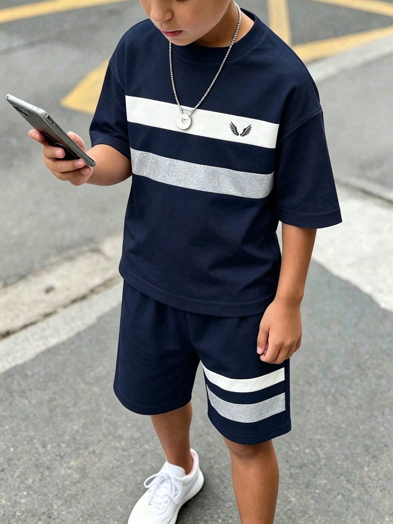 2pcs Tween Boy Cool Wing Design With Contrast Stripe Fashion Print, Crew Neck Short Sleeve T-Shirt And Sports Shorts Set, Suitable For Holiday Party, Spring/Summer Casual Comfortable, Summer First Choice Fashion Casual Wear, Spring/Summer Streetwear, Outing Casual Outfit, Back To School Party, Suitable For Outdoor Picnic