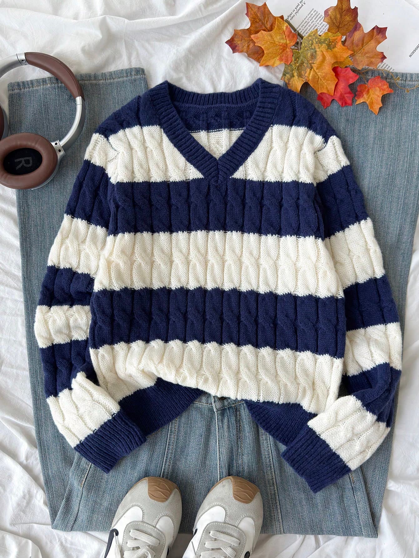 SHEIN Teen Girls Blue & White Striped Cable Knit Cable Rope Cable V-Neck Long Sleeve Sweater, Suitable For Pairing With Jackets, Jeans And Skirts
