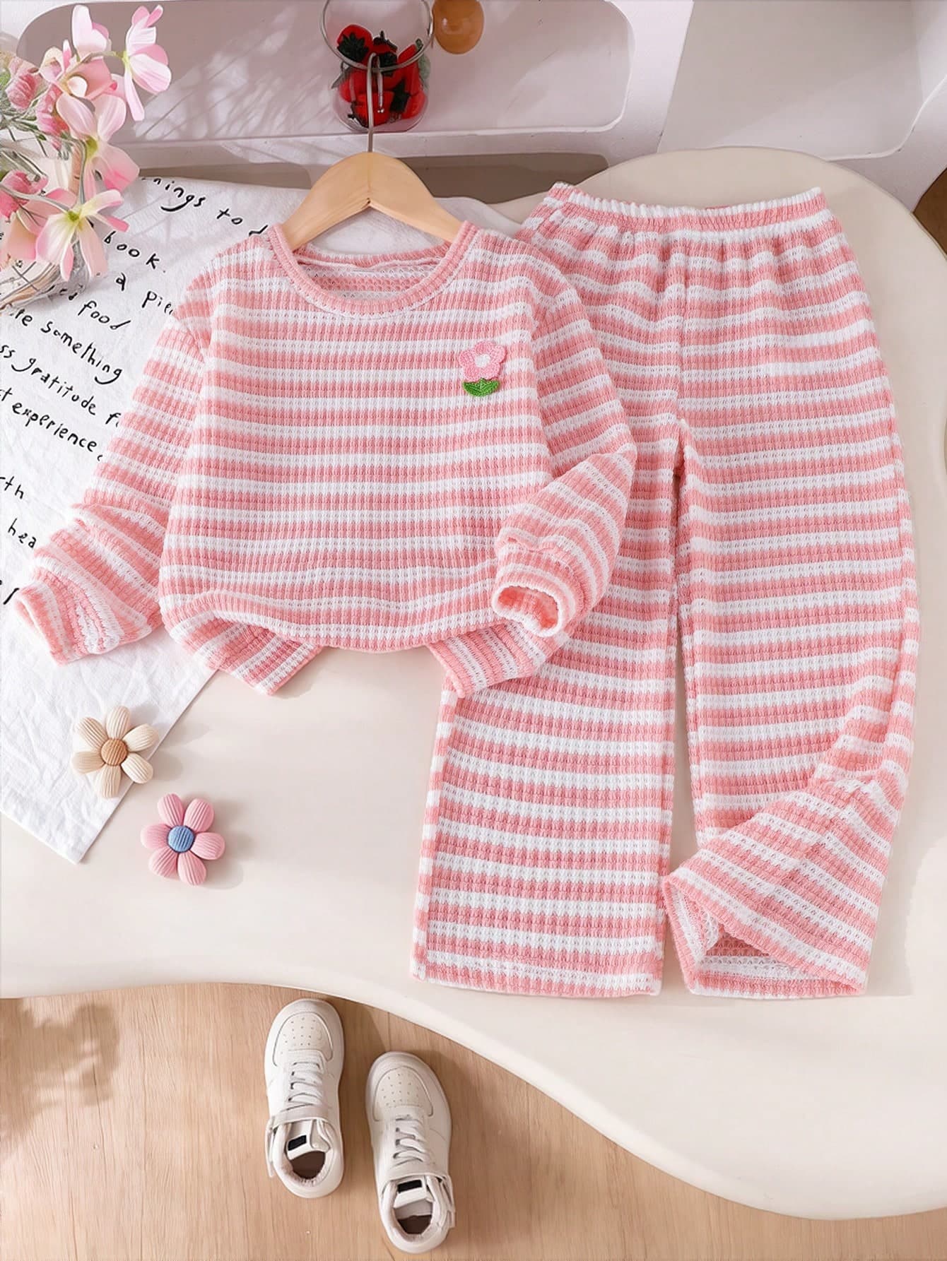 SHEIN Young Girls' Royal Blue Towel Fabric Cherry Embroidered Long Sleeve Crew Neck Sweatshirt And Pants Set, Autumn/Winter Fall Clothes
