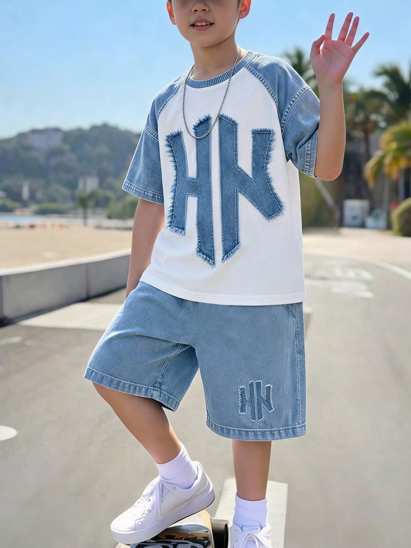 2pcs/Set Tween Boys Letter Retro Denim Effect HK English Slogan Graphic Print Contrast Blue & White Boys Minimalist Colorblock Digital Print Outfit Fashion Versatile Casual Vacation Comfortable Crew Neck T-Shirt White Print Shorts Boys Short Sleeve Shorts Set Short Sleeve Top Suitable For All Seasons
