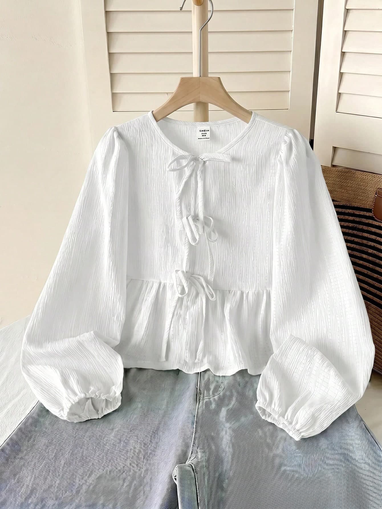 SHEIN Teen Girl Fitted Casual Minimalist Comfortable Cream White Round Neck Long Sleeve Bow Tie Tie-Up Textured Long Sleeve Shirt