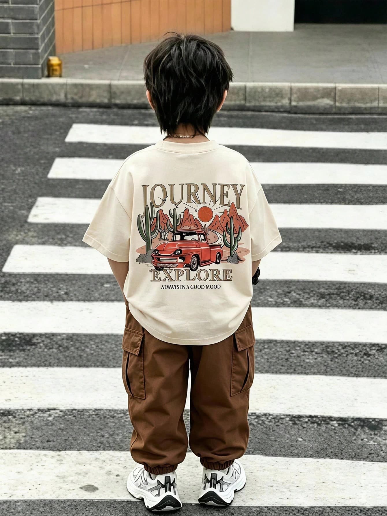 2pcs Boys Fashion Black T-Shirt & Army Green Cargo Pants Set, Soft Comfortable Fabric, Easy To Wear, Stylish Fit, Suitable For Summer, Sports, School And Various Occasions, Essential Hot-Selling T-Shirt & Long Pants Set For Boys