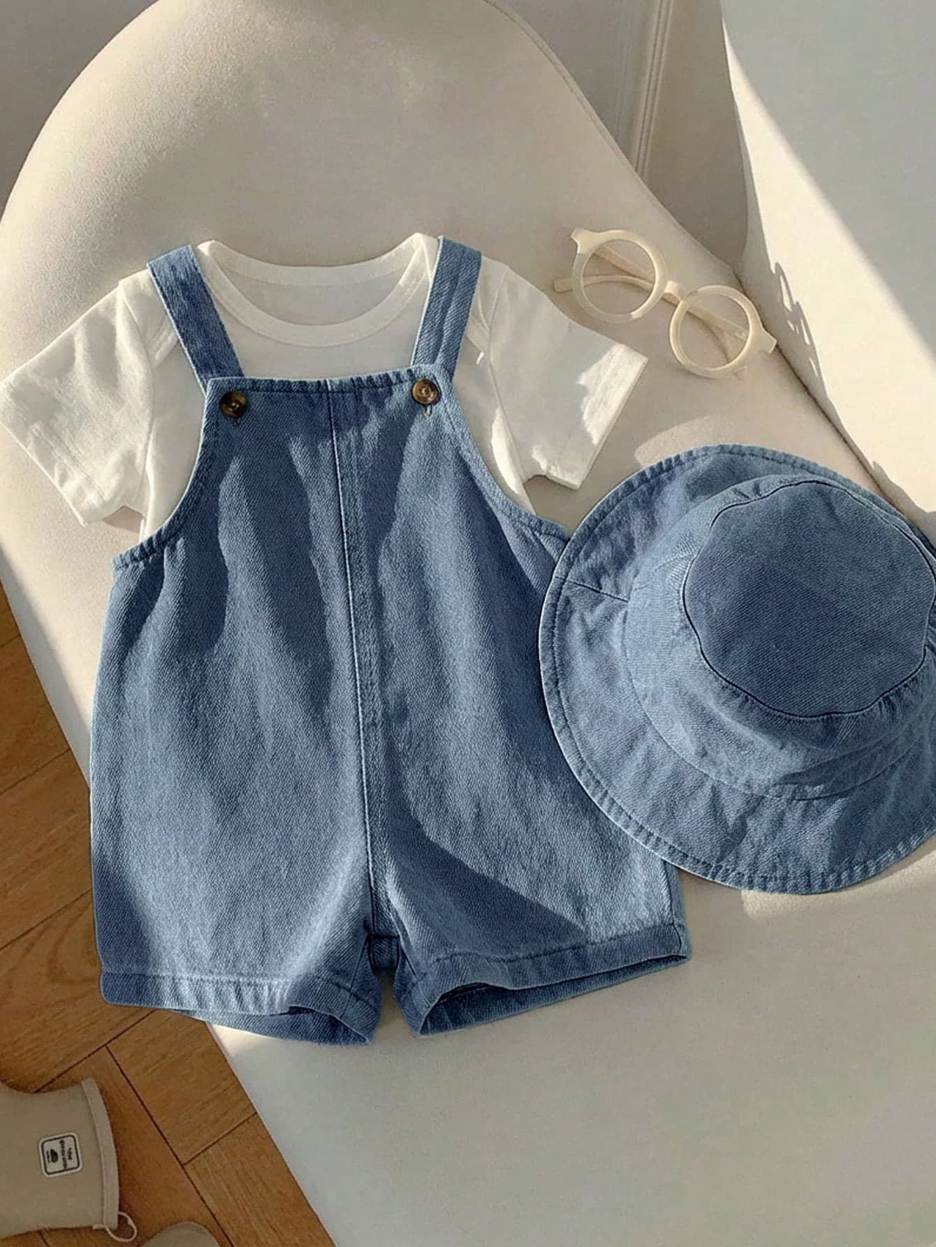 SHEIN 2pcs/Set Baby Boy Baby Girl Summer Denim Overalls Short Romper And Bucket Hat Set, Casual Vacation Outfit For Home, Outings, Beach And Sand