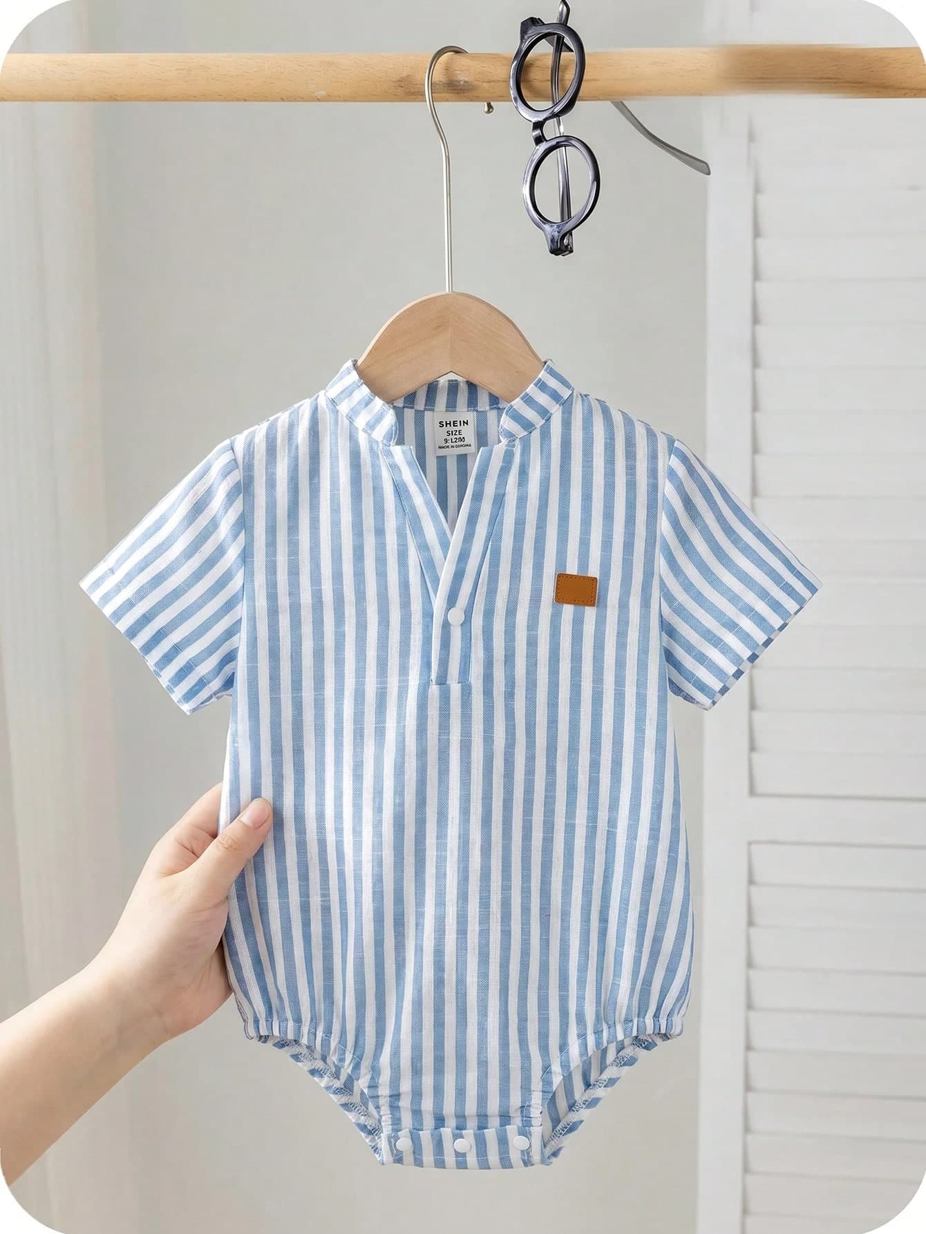 SHEIN Baby Boy Baby Casual Daily Small Stand Collar Front Closure Romper Suitable For Spring/Summer Home And Outdoor Wear Versatile Striped Blue Cute