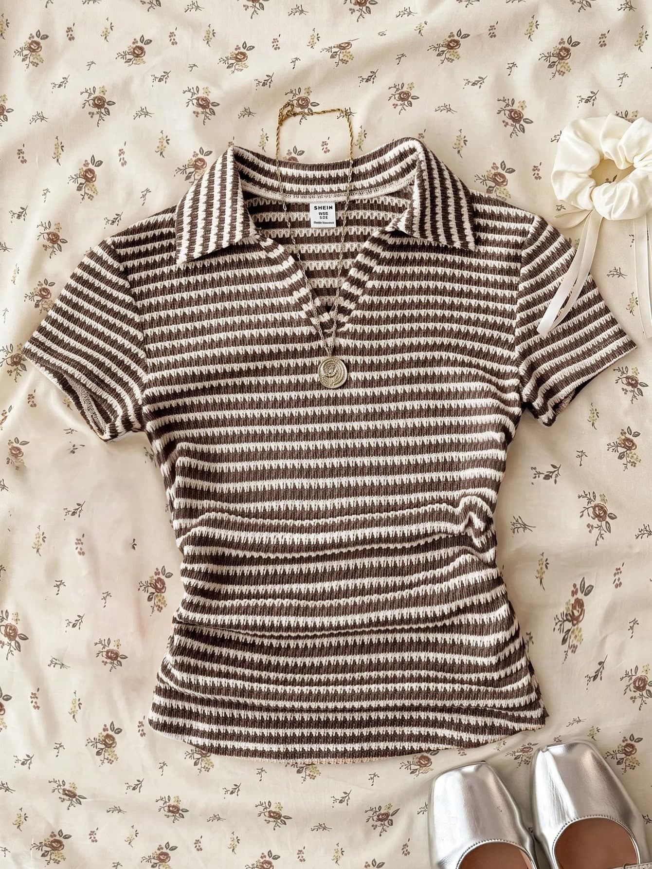 SHEIN Teen Girl Teen Girls T-Shirts Design V-Neck Short Sleeve T-Shirt Summer Regular Shoulder Waist-Cinching Cropped Polo Shirt Snug Fit Casual T-Shirt