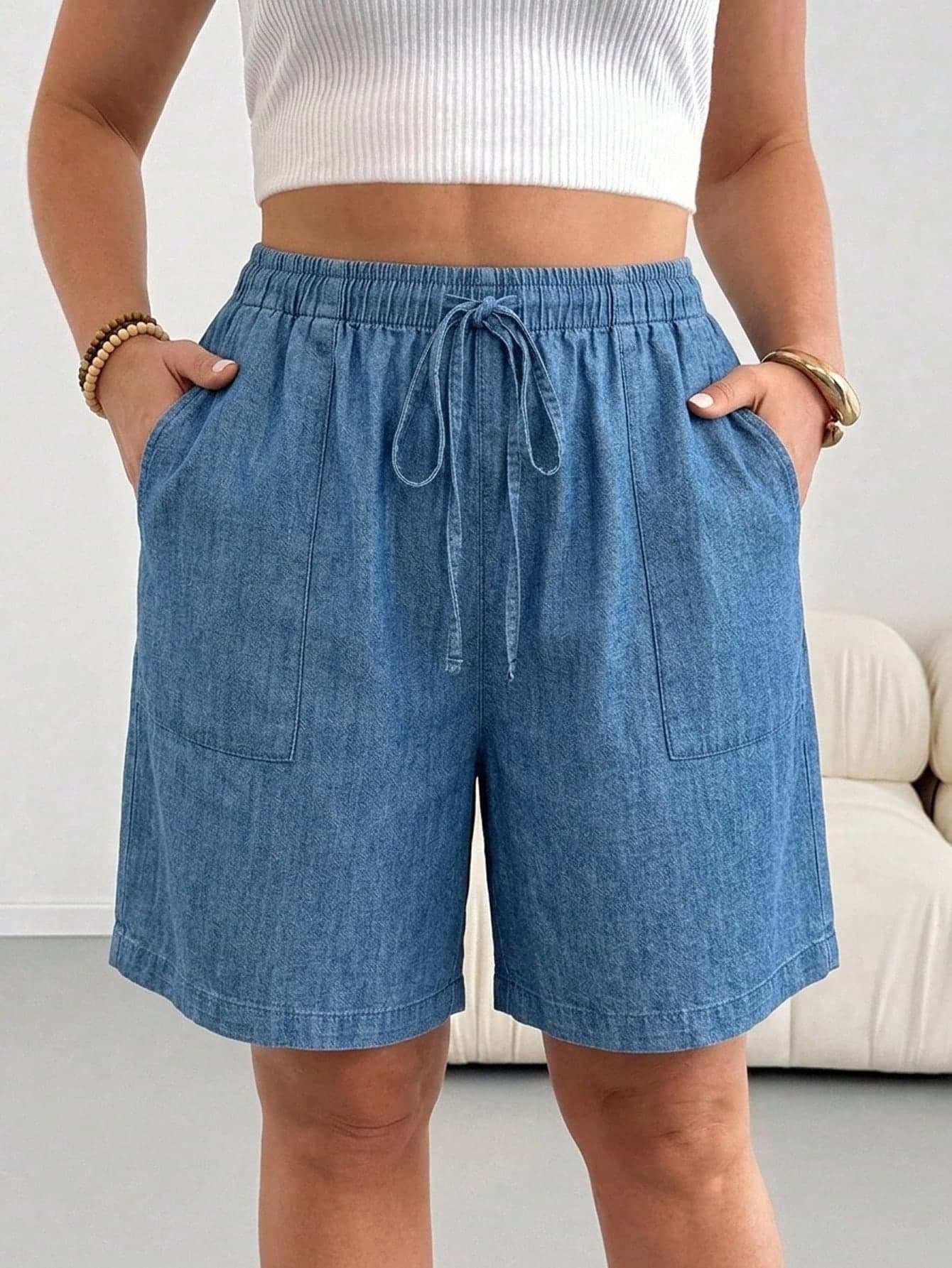 SHEIN Essnce Plus Size Women's Casual Elastic Waist Blue Textured Large Pocket Shorts - Loose Comfortable Versatile Mid-Thigh Shorts, Suitable For Vacation Wear