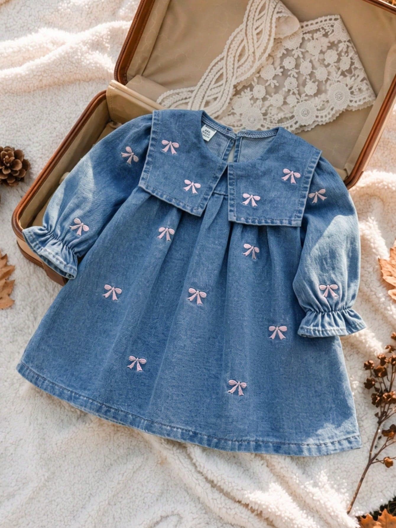 SHEIN Vintaside Kids Babygirl Infant Girls Spring/Autumn Fashionable Embroidered Oversized Collar Washed Denim Dress, Suitable For Outings, Shopping, Parties, Casual Wear, Outdoor Activities Or Vacations, Provides A Comfortable And Stylish Look For Cool Weather