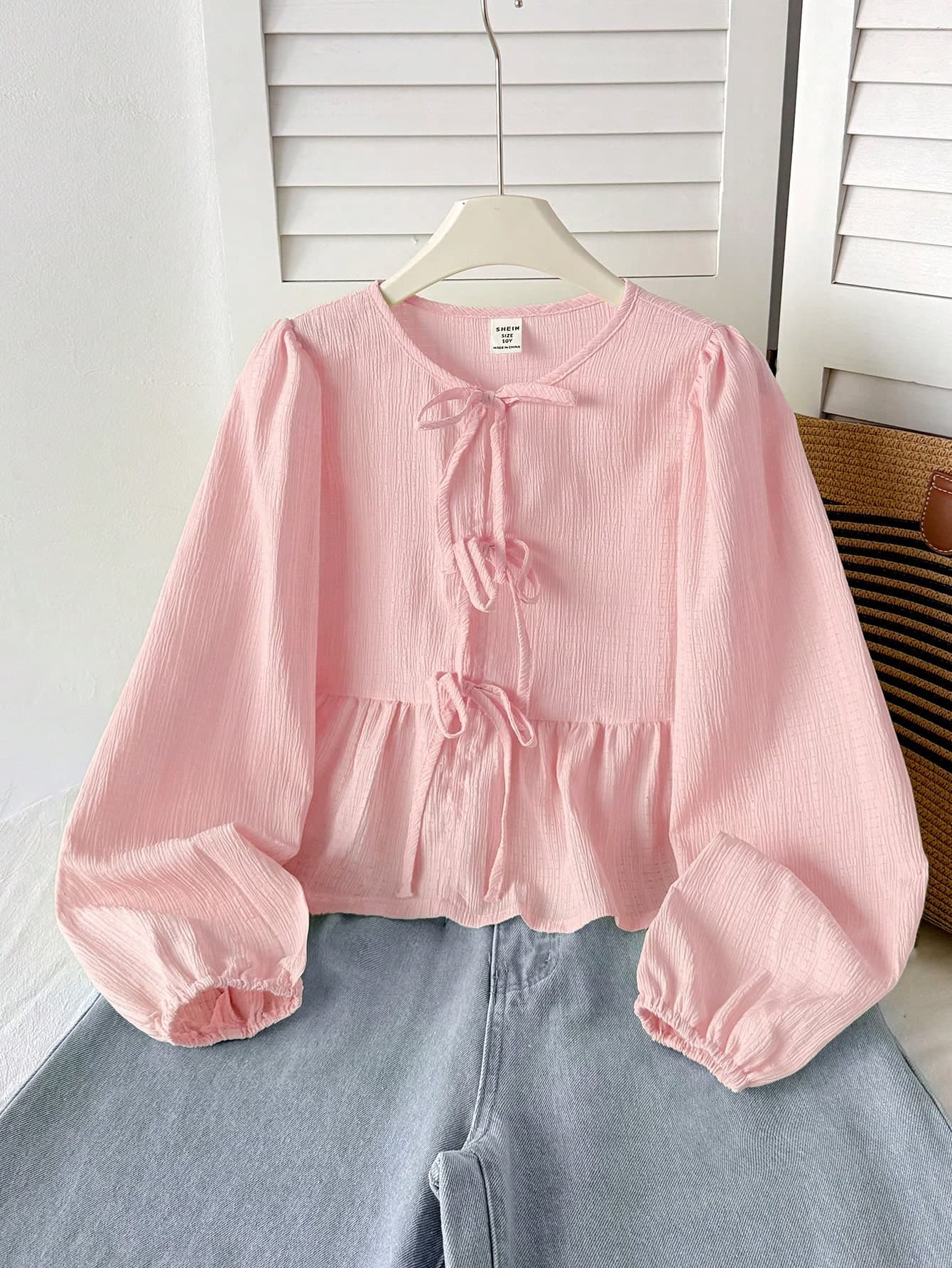 SHEIN Teen Girl Teen Girl Casual Minimalist Comfortable Pink Round Neck Long Sleeve Bow Tie Tie-Up Textured Shirt