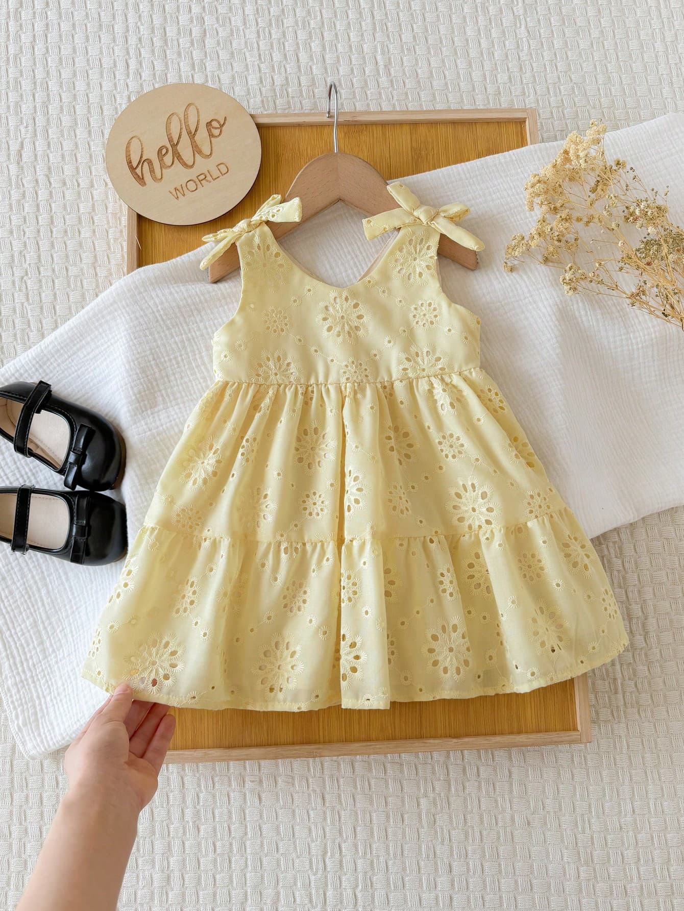 SHEIN Baby Girl Cute Vacation Floral Embroidered Bow Sleeveless Dress