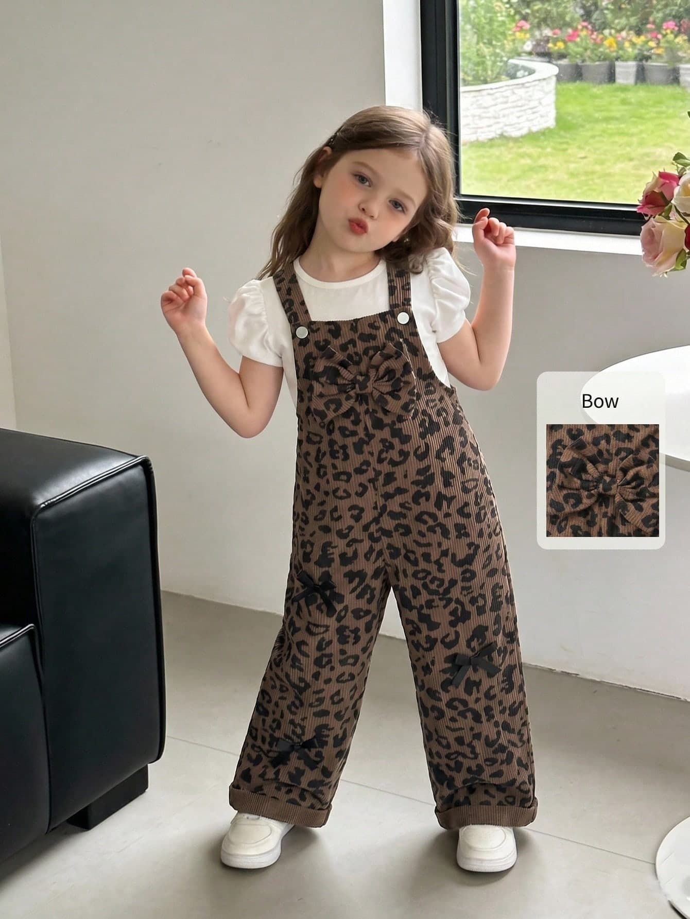 SHEIN Playful Pals Girls' Toddler Corduroy Overall Jumpsuit, All-Season, Cute Style, Coffee Brown, Large 3D Bow Design On Chest, Black Bow Accents On Body, Leopard Print, Loose Straight Leg, Soft And Comfortable, For School, Commute, Daily Outings