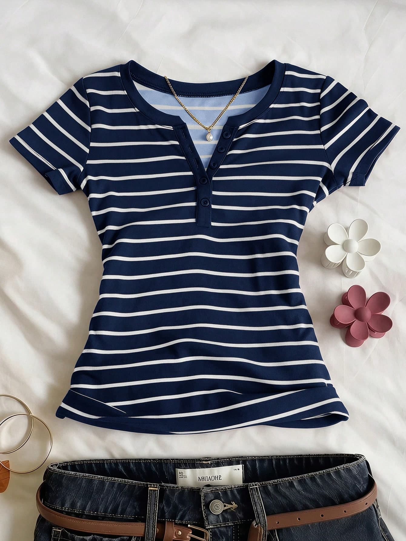 SHEIN Tween Girl Tween Girl Striped Notch V-Neck Short Sleeve Casual T-Shirt