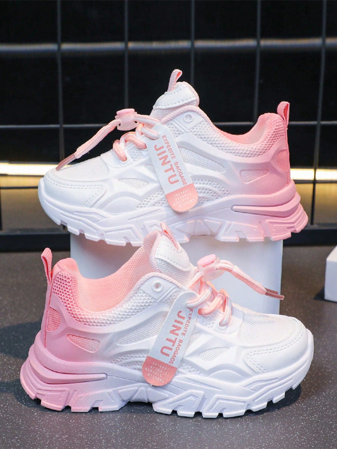 1 Pair Girls Thick Bottom Sports Shoes, 2025 New Casual Soft Sole Sneakers, Suitable For Outdoor Activities, School And Party, Spring/Autumn