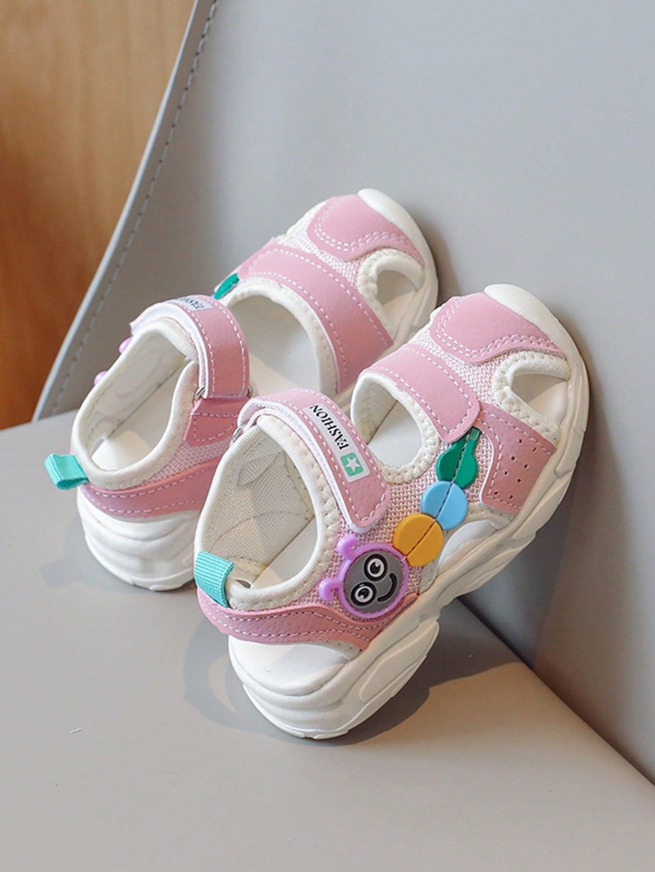 1 Pair New Fashion Hollow Closed Toe Cartoon Caterpillar Children Sports Sandals, Non-Slip Soft Bottom Shoes, Suitable For Summer
