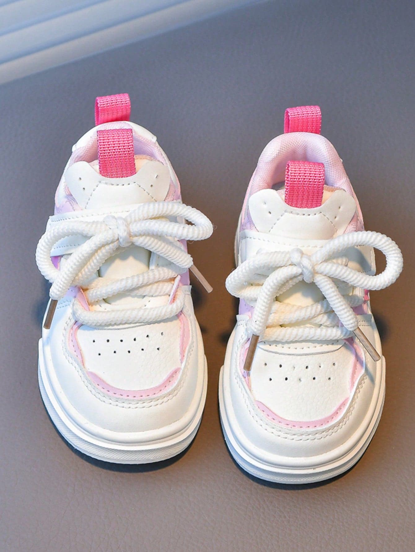 1 Pair Of Children's Casual Sports Shoes, Suitable For Daily Travel To School, Low Cut, Boys' Sneakers, Anti Slip, Wear-Resistant, Fashionable Multifunctional Board 2025 Fashionable New Style Suitable For All Seasons
