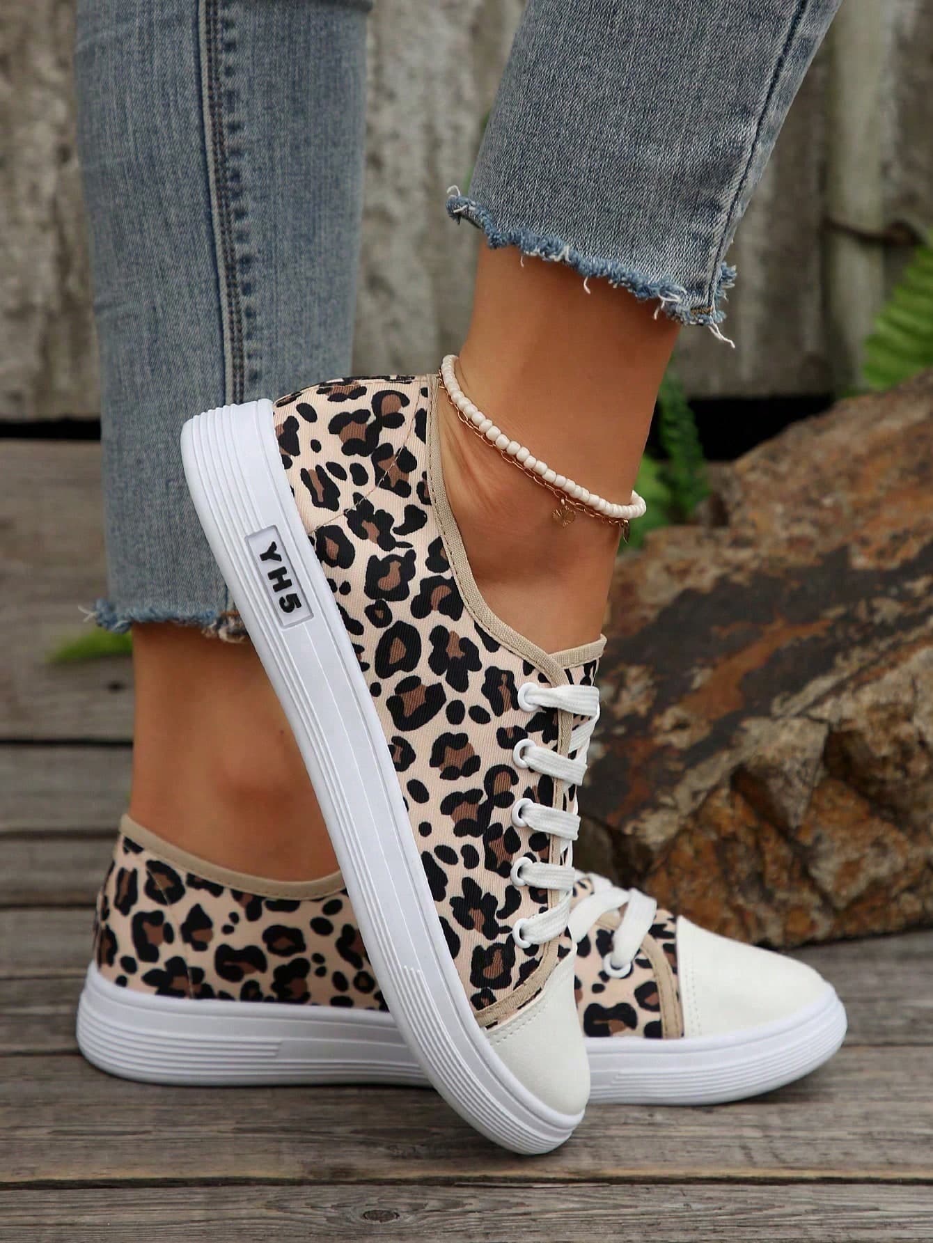 2025 New Women's Fashion Skateboard Shoes, White Leopard Print Lace-Up Low-Top Thick-Soled Sneakers, Casual Versatile Outdoor Sports Shoes